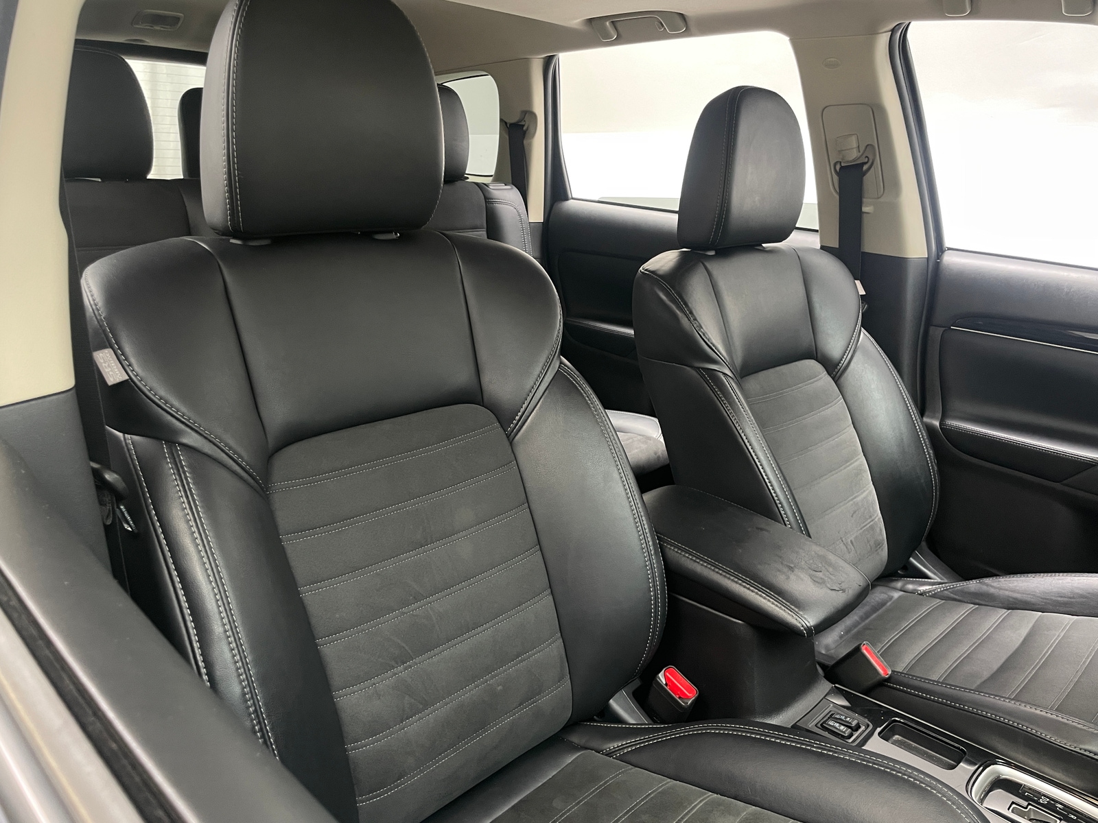 Thumbnail: 2019 Mitsubishi Outlander - 2