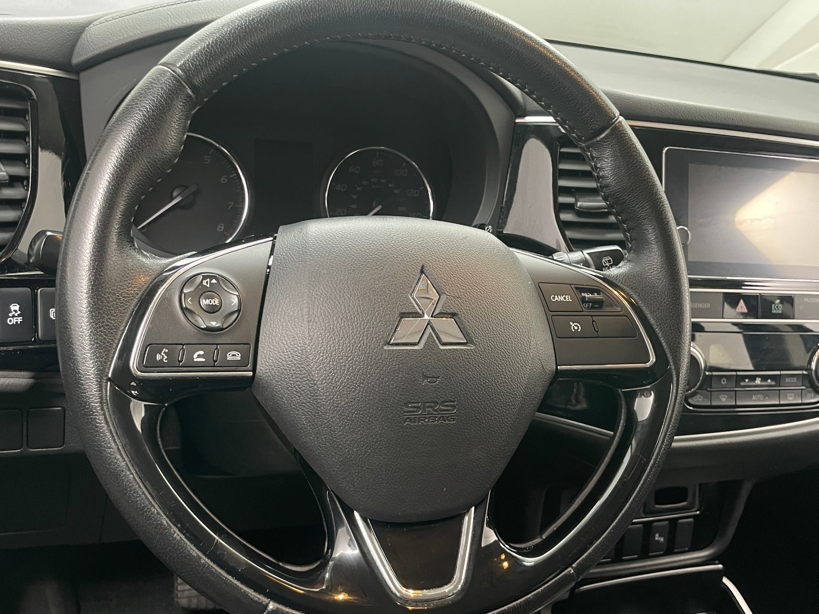 Thumbnail: 2019 Mitsubishi Outlander - 5