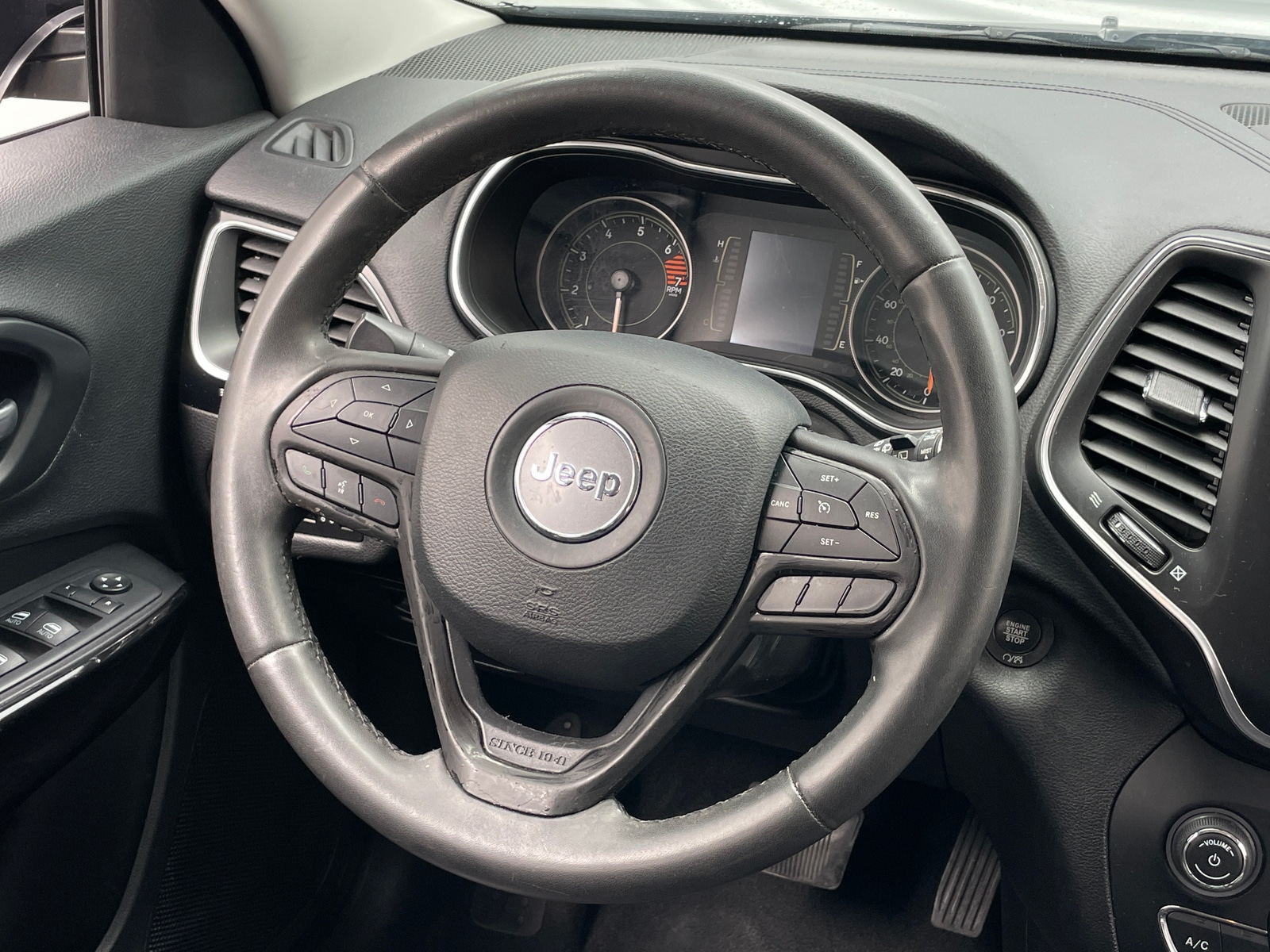 Thumbnail: 2020 Jeep Cherokee - 5
