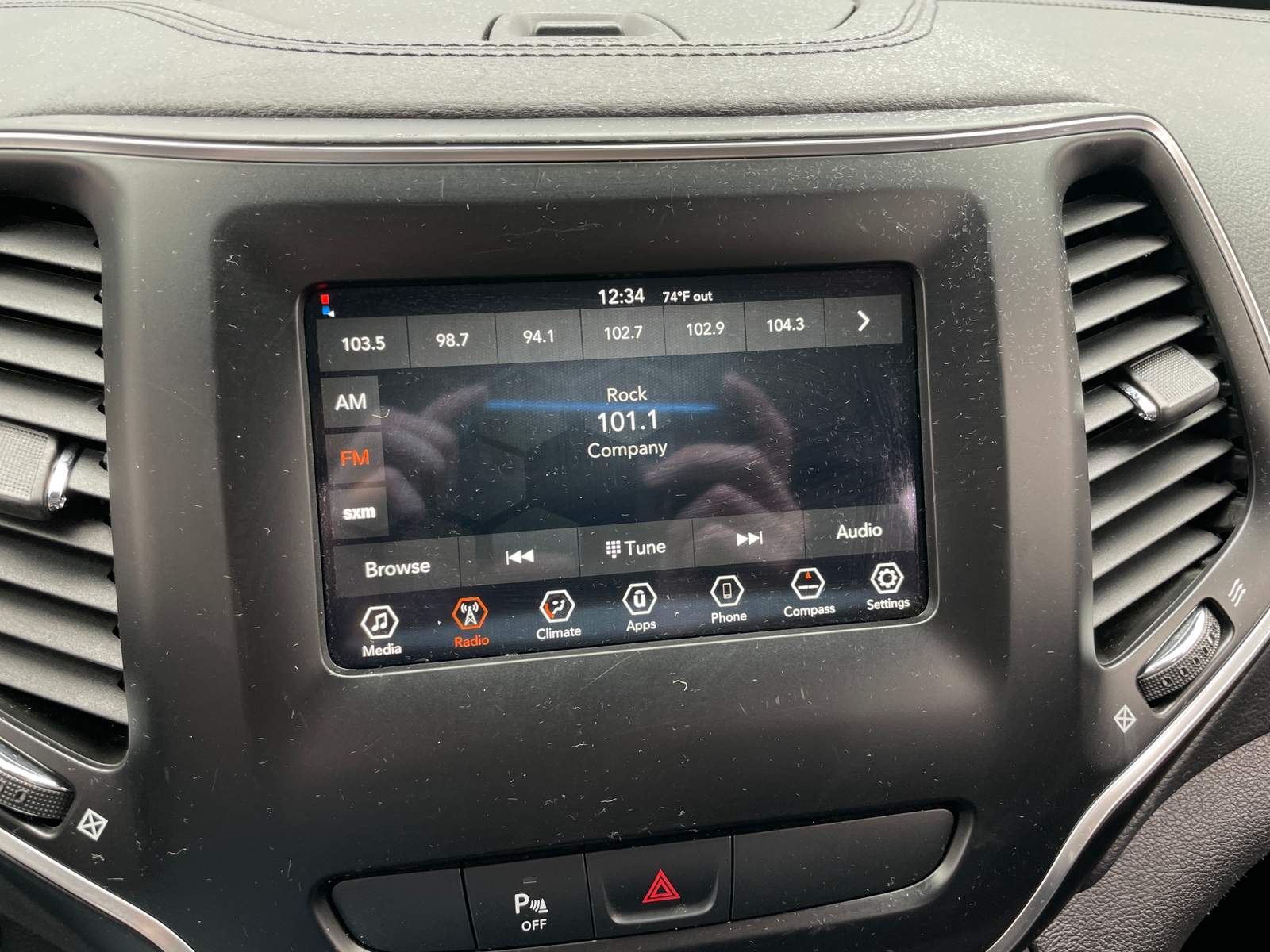 Thumbnail: 2020 Jeep Cherokee - 4