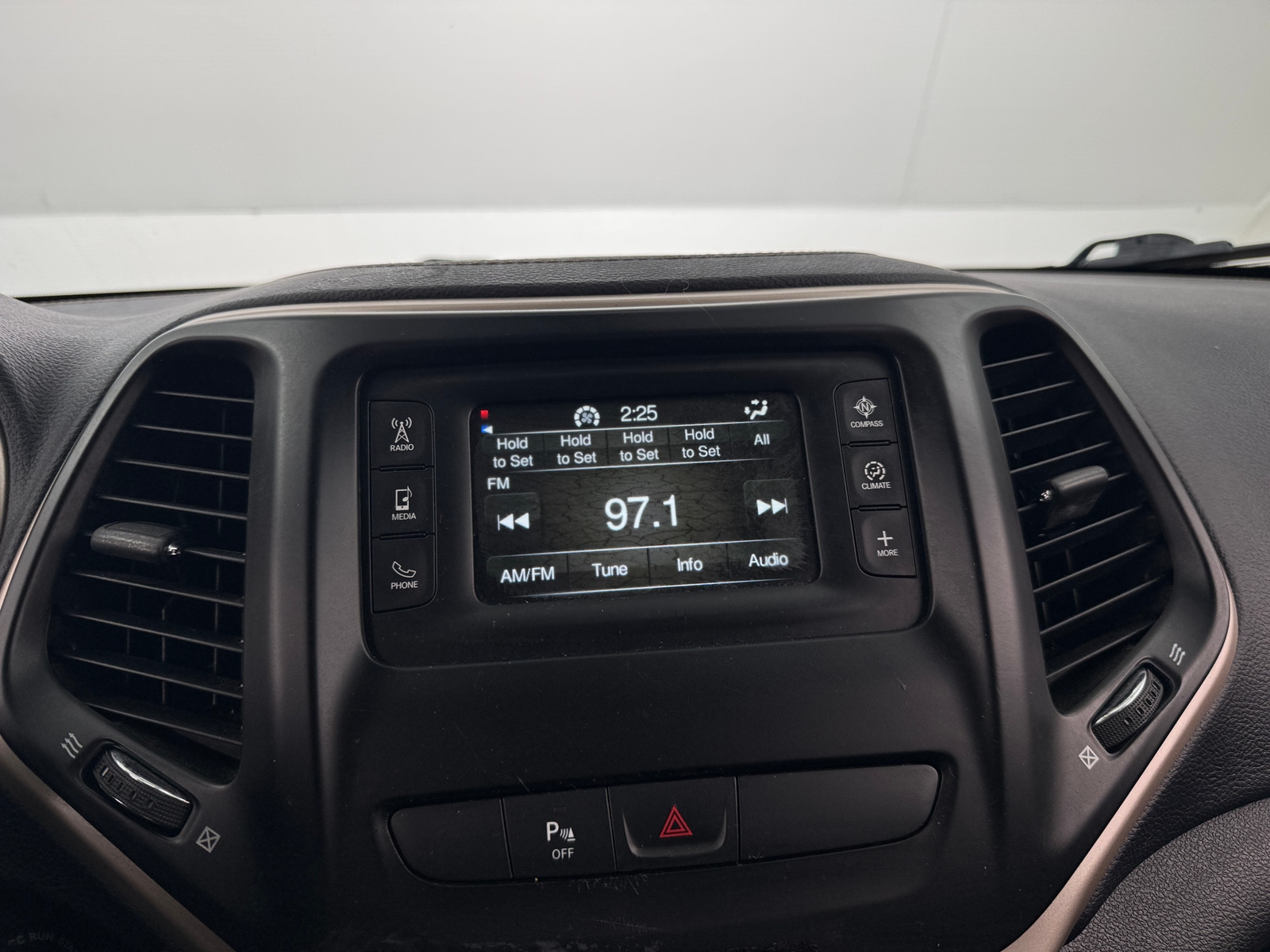 Thumbnail: 2017 Jeep Cherokee - 4