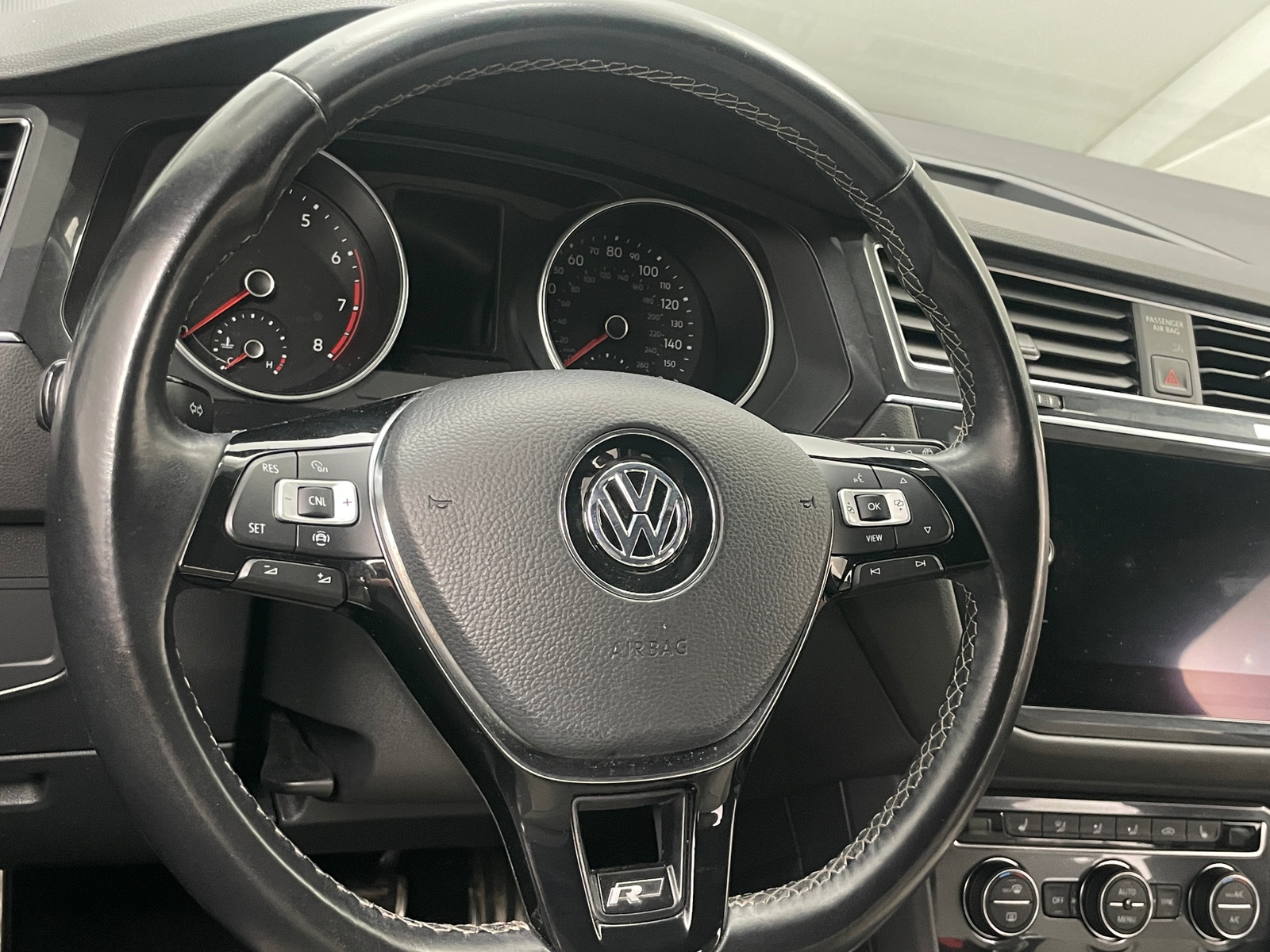 Thumbnail: 2020 Volkswagen Tiguan - 4
