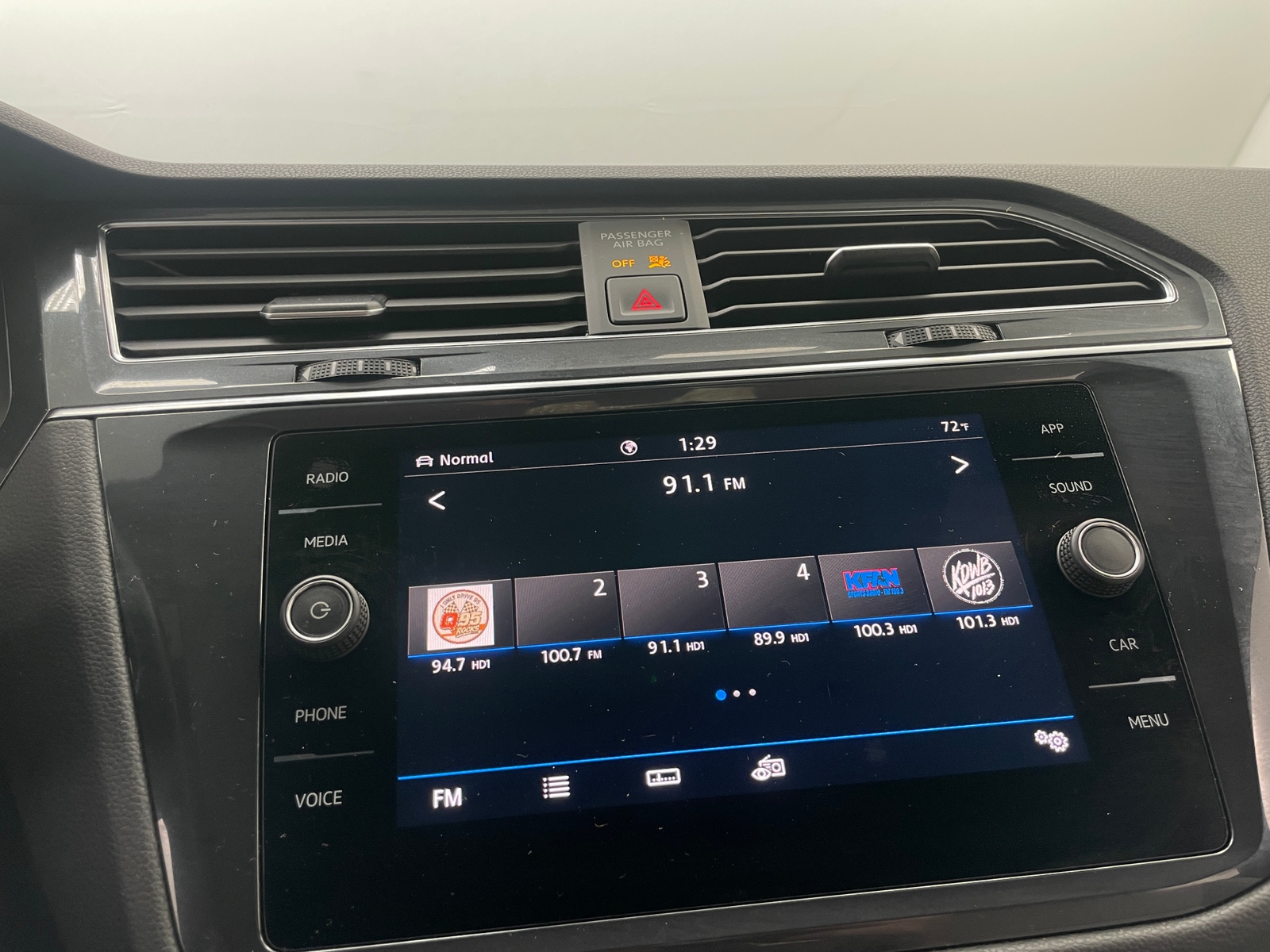 Thumbnail: 2020 Volkswagen Tiguan - 3