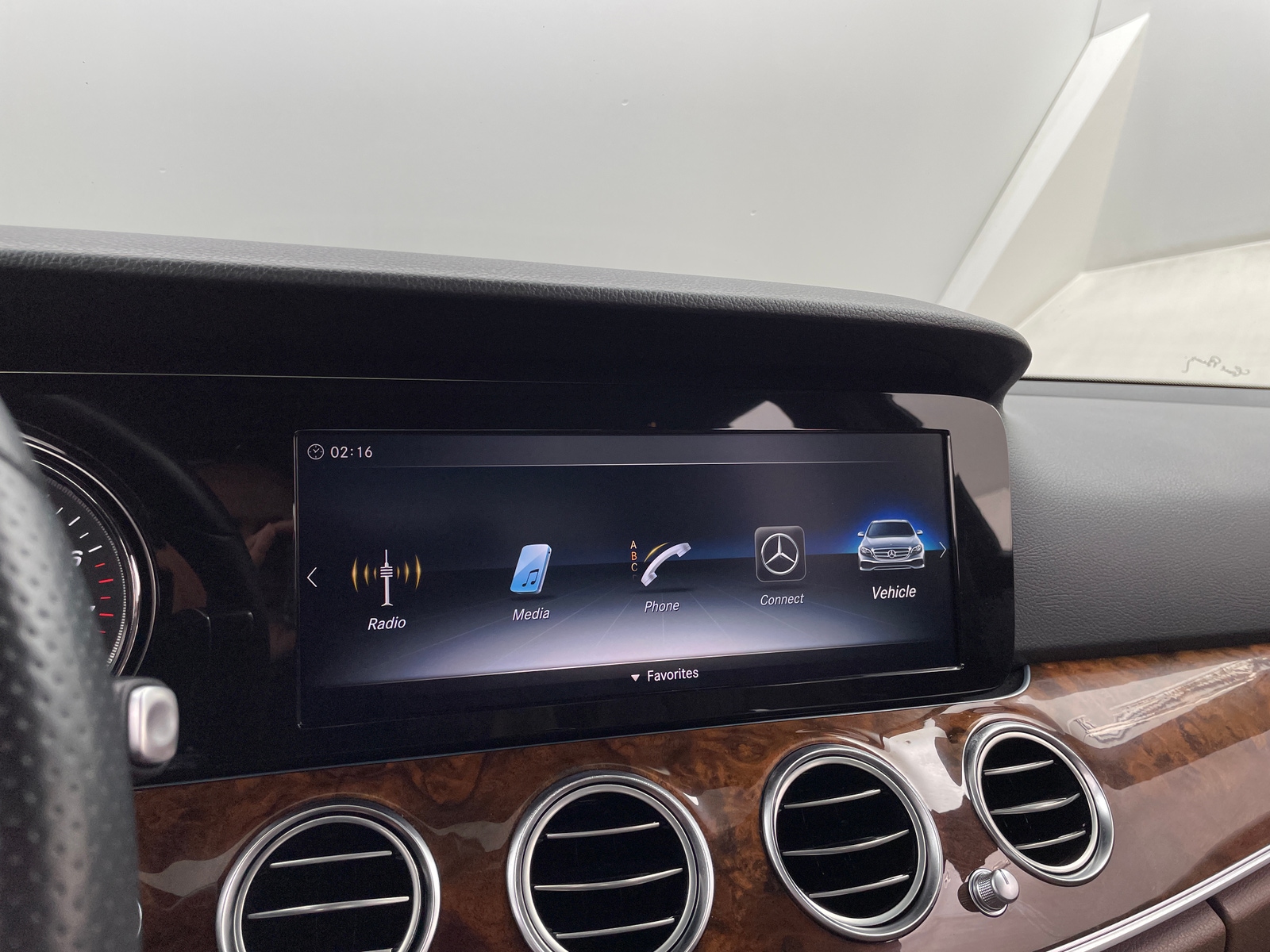 Thumbnail: 2018 Mercedes-Benz E-Class - 3