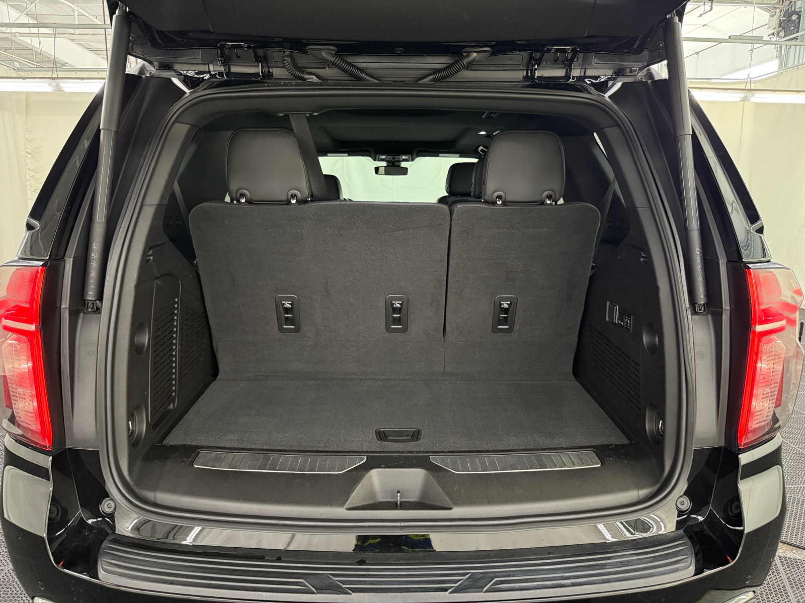 Thumbnail: 2022 Chevrolet Tahoe - 6