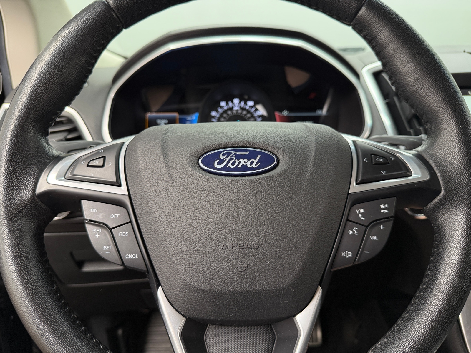 Thumbnail: 2017 Ford Edge - 4