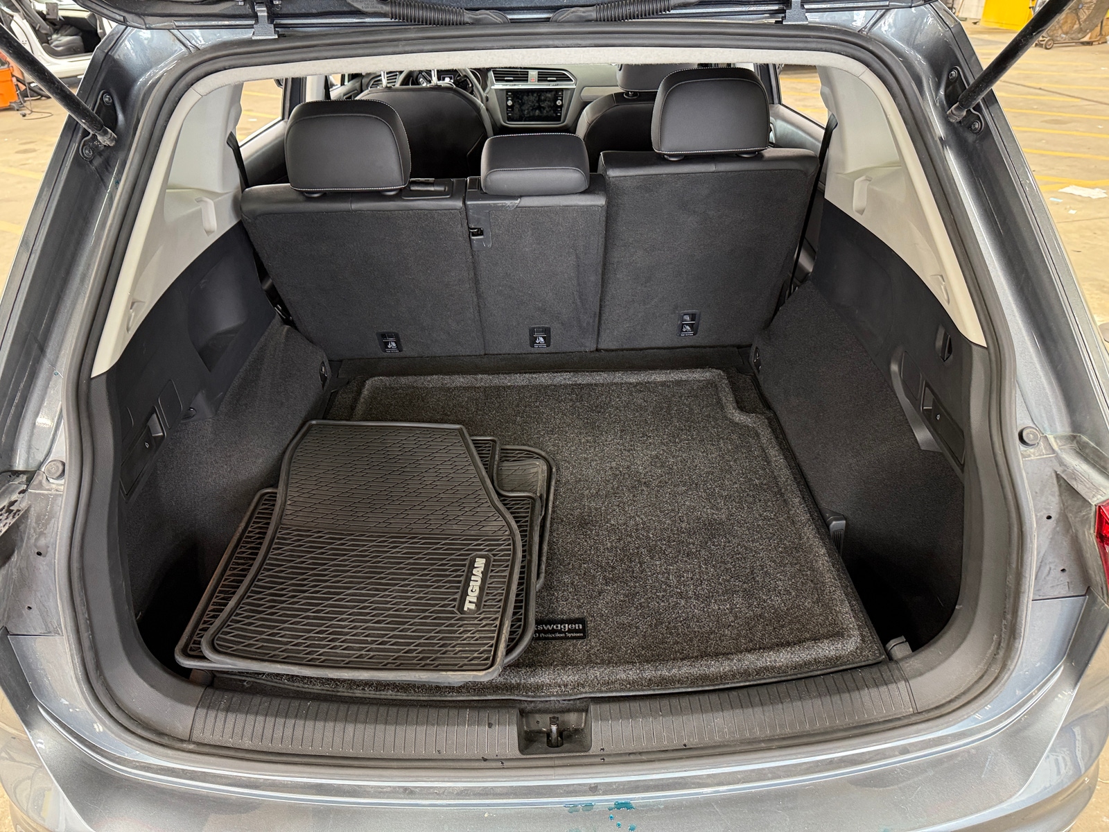 Thumbnail: 2021 Volkswagen Tiguan - 6