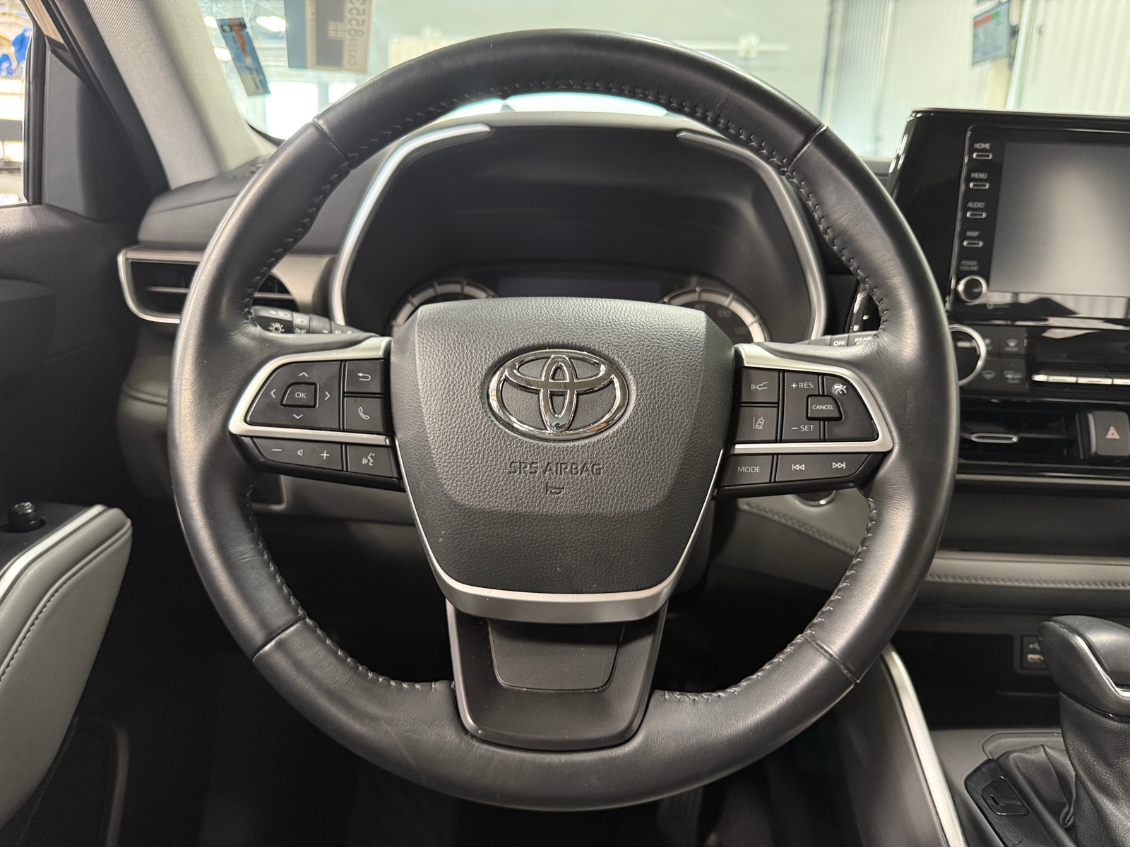 Thumbnail: 2022 Toyota Highlander - 4