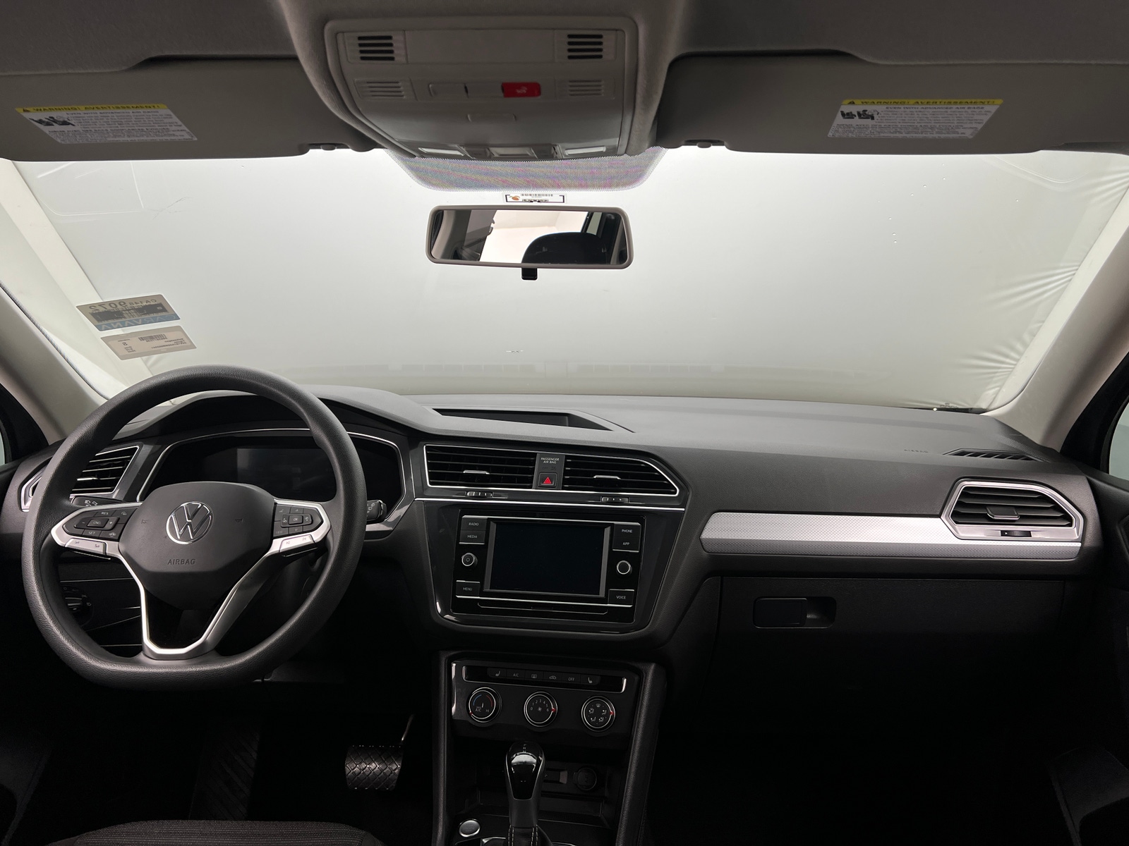 Thumbnail: 2022 Volkswagen Tiguan - 3