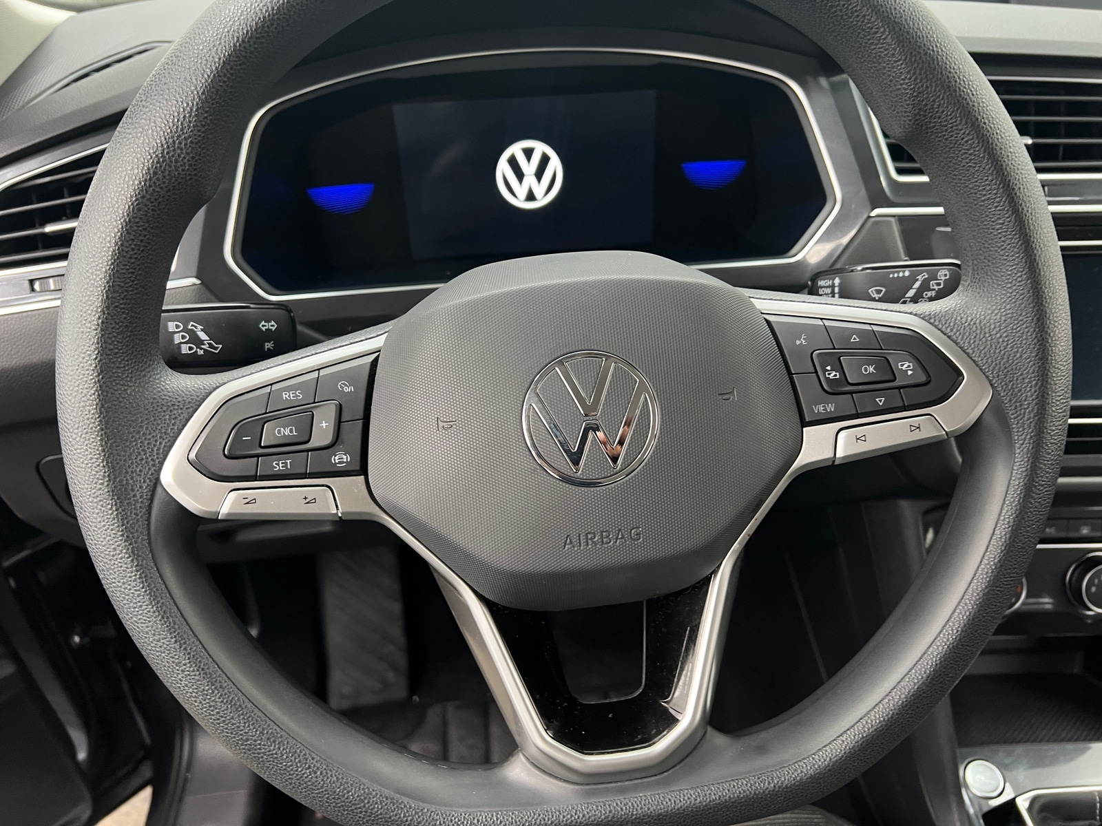 Thumbnail: 2022 Volkswagen Tiguan - 5