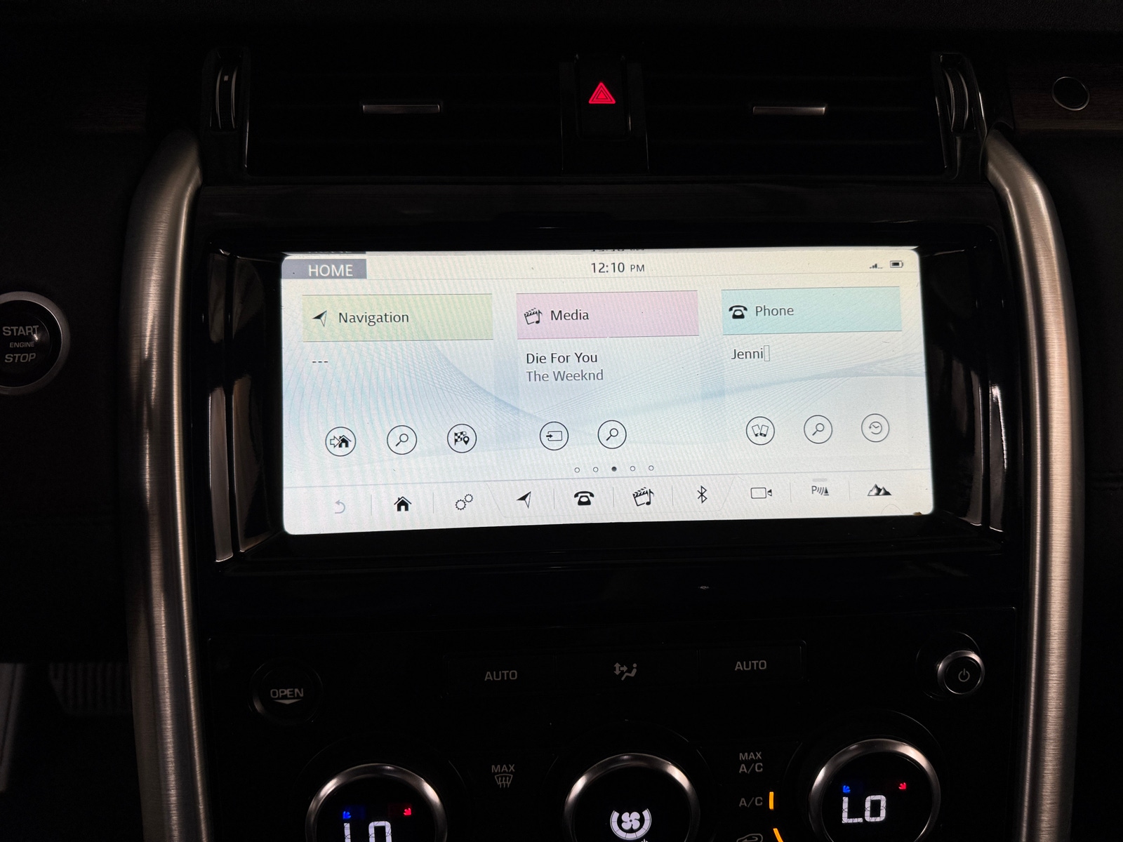 Thumbnail: 2017 Land Rover Discovery - 3