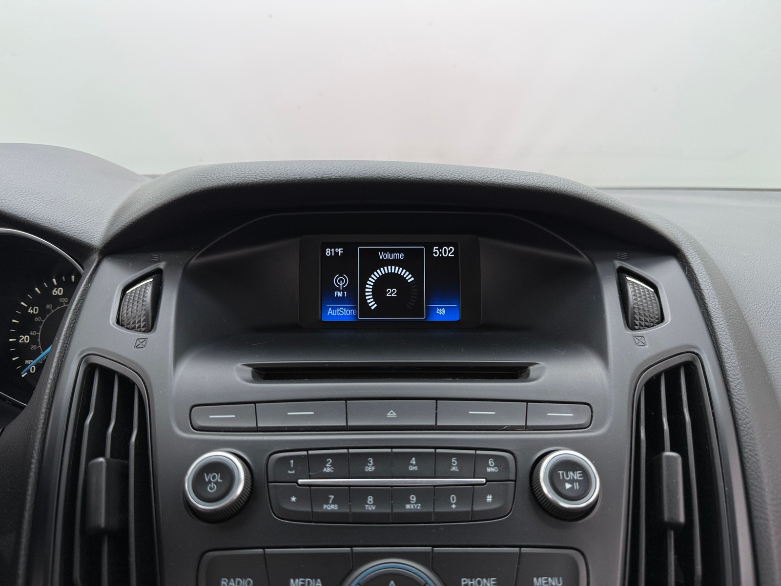 Thumbnail: 2015 Ford Focus - 4