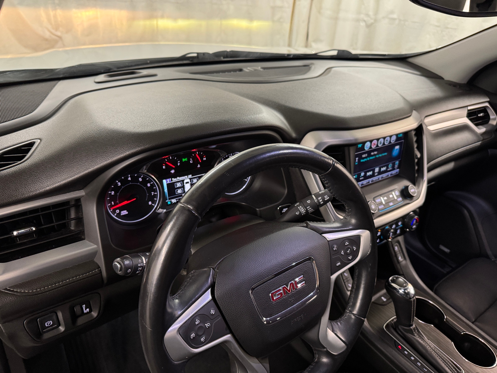 Thumbnail: 2017 GMC Acadia - 2
