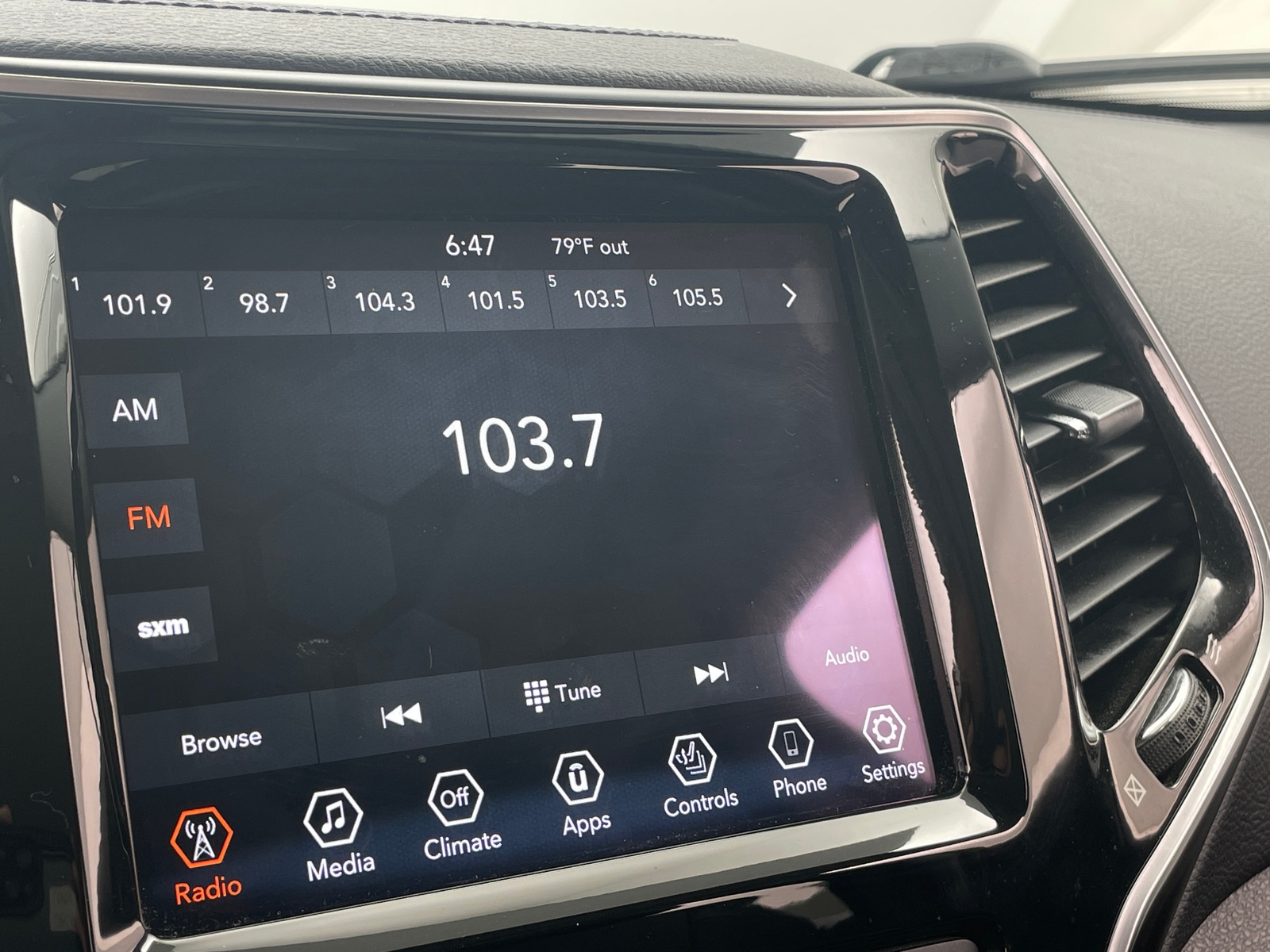 Thumbnail: 2019 Jeep Cherokee - 3