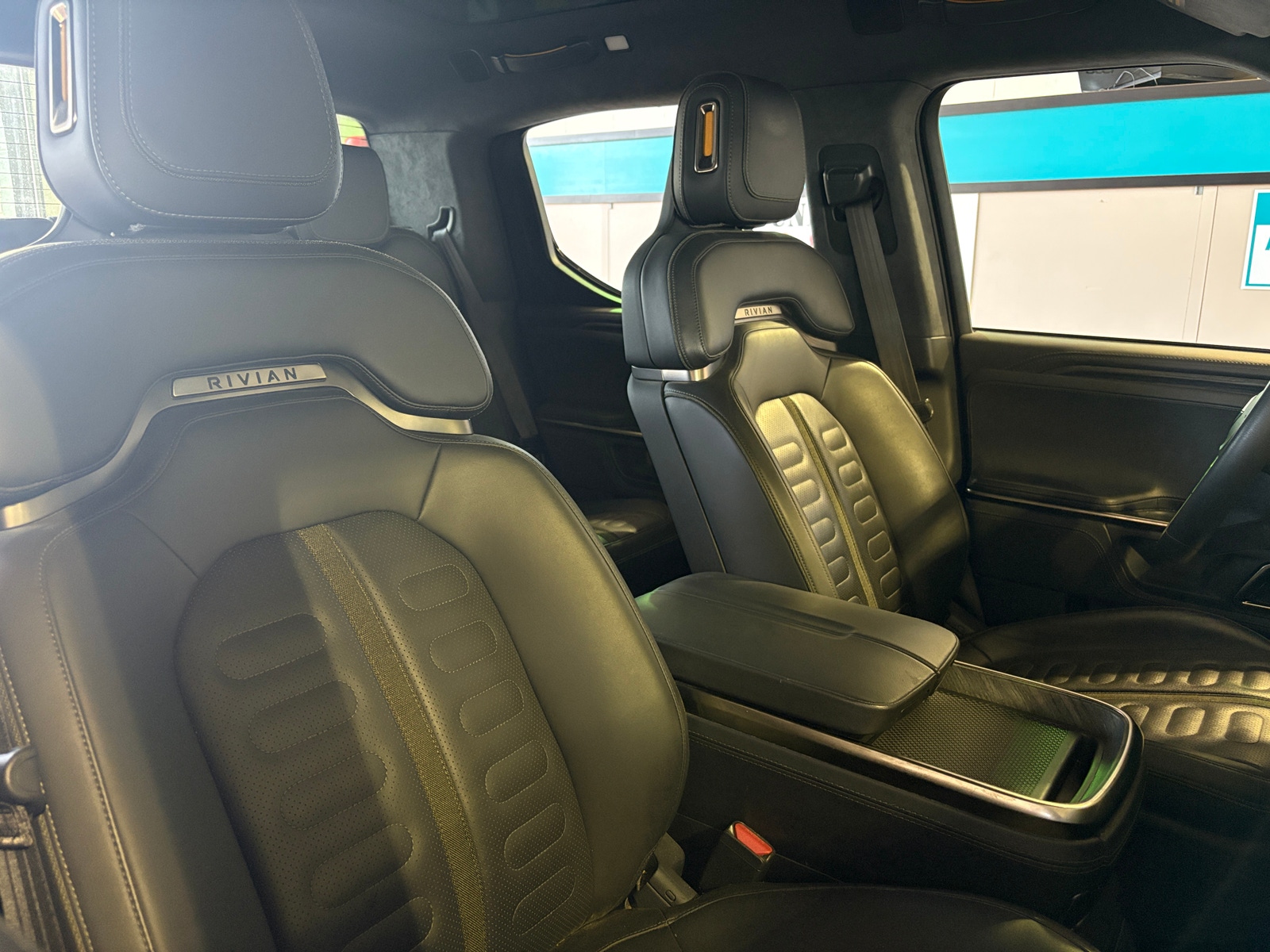 Thumbnail: 2022 Rivian R1T - 2