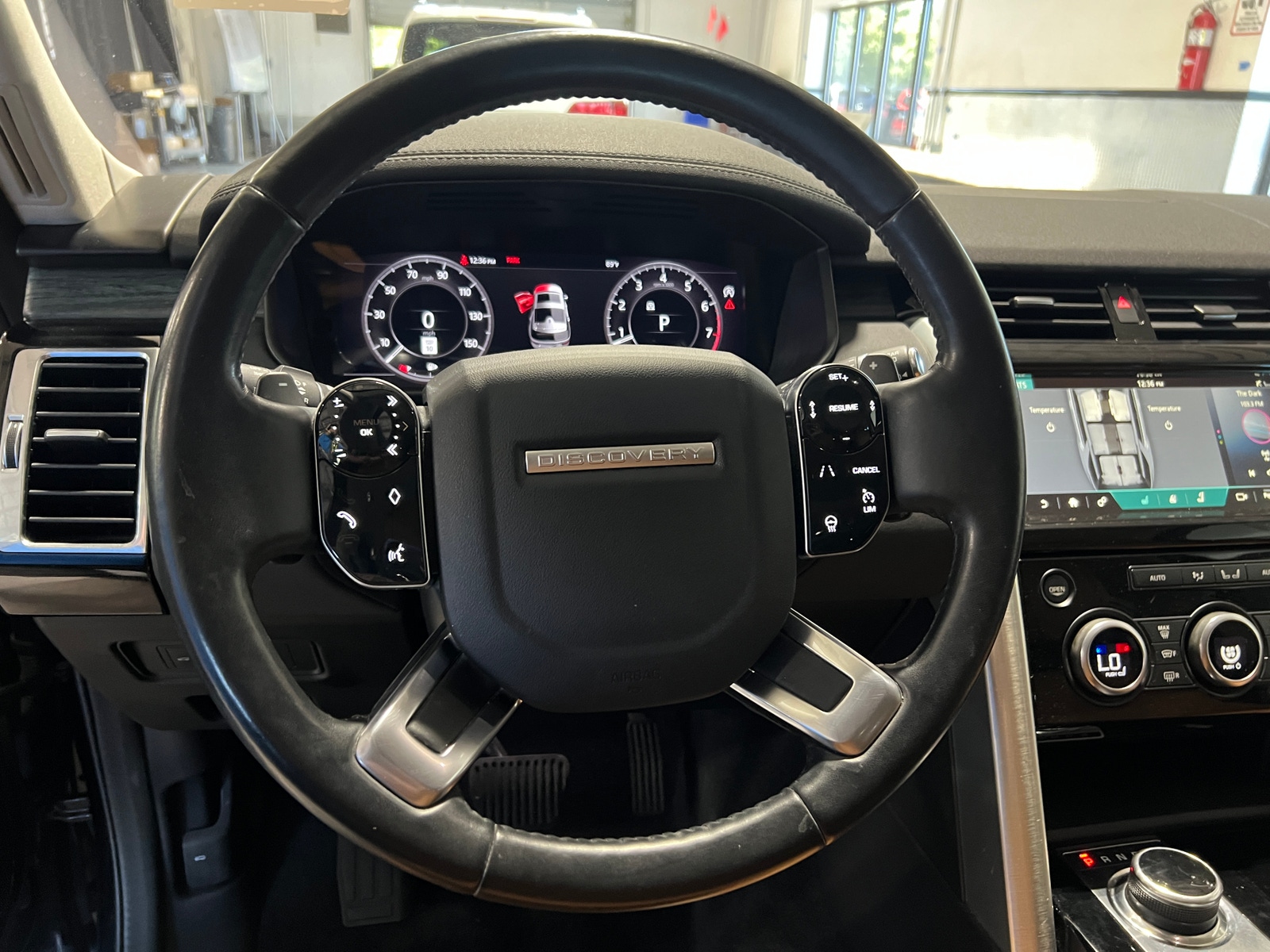 Thumbnail: 2020 Land Rover Discovery - 4