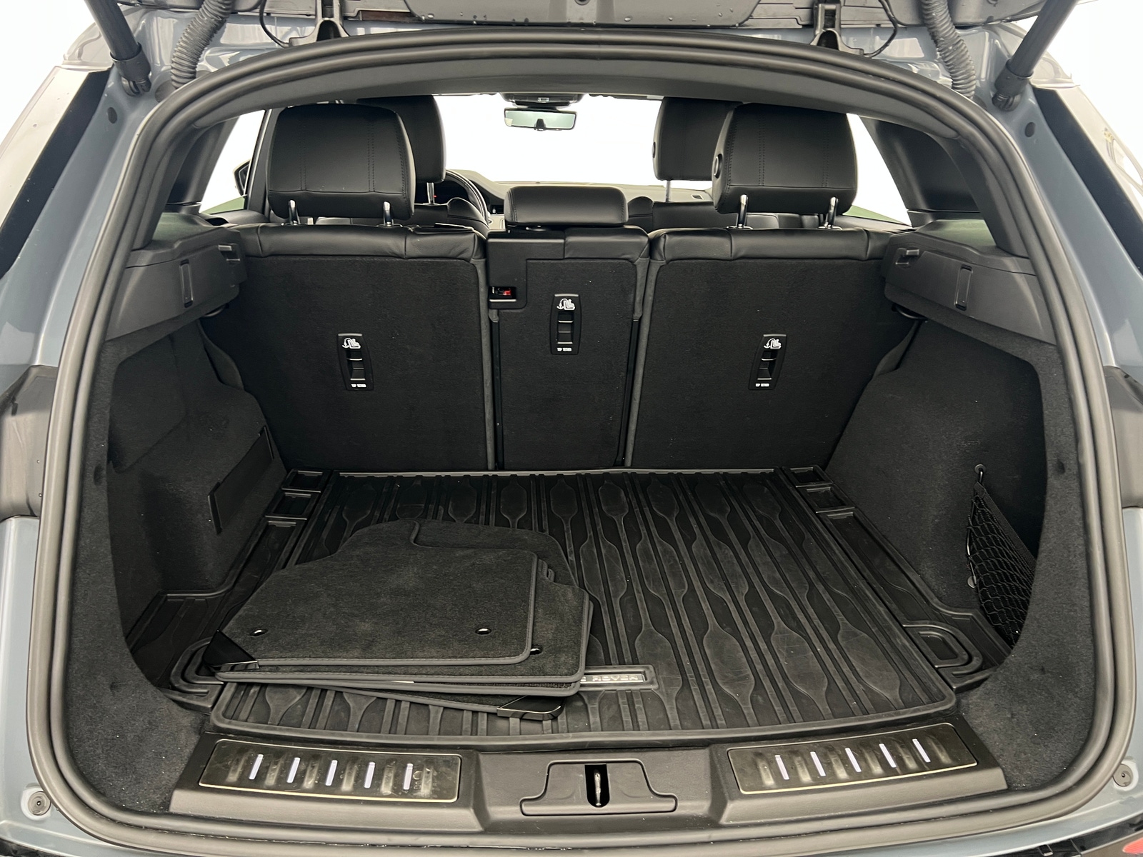 Thumbnail: 2020 Land Rover Range Rover Evoque - 6