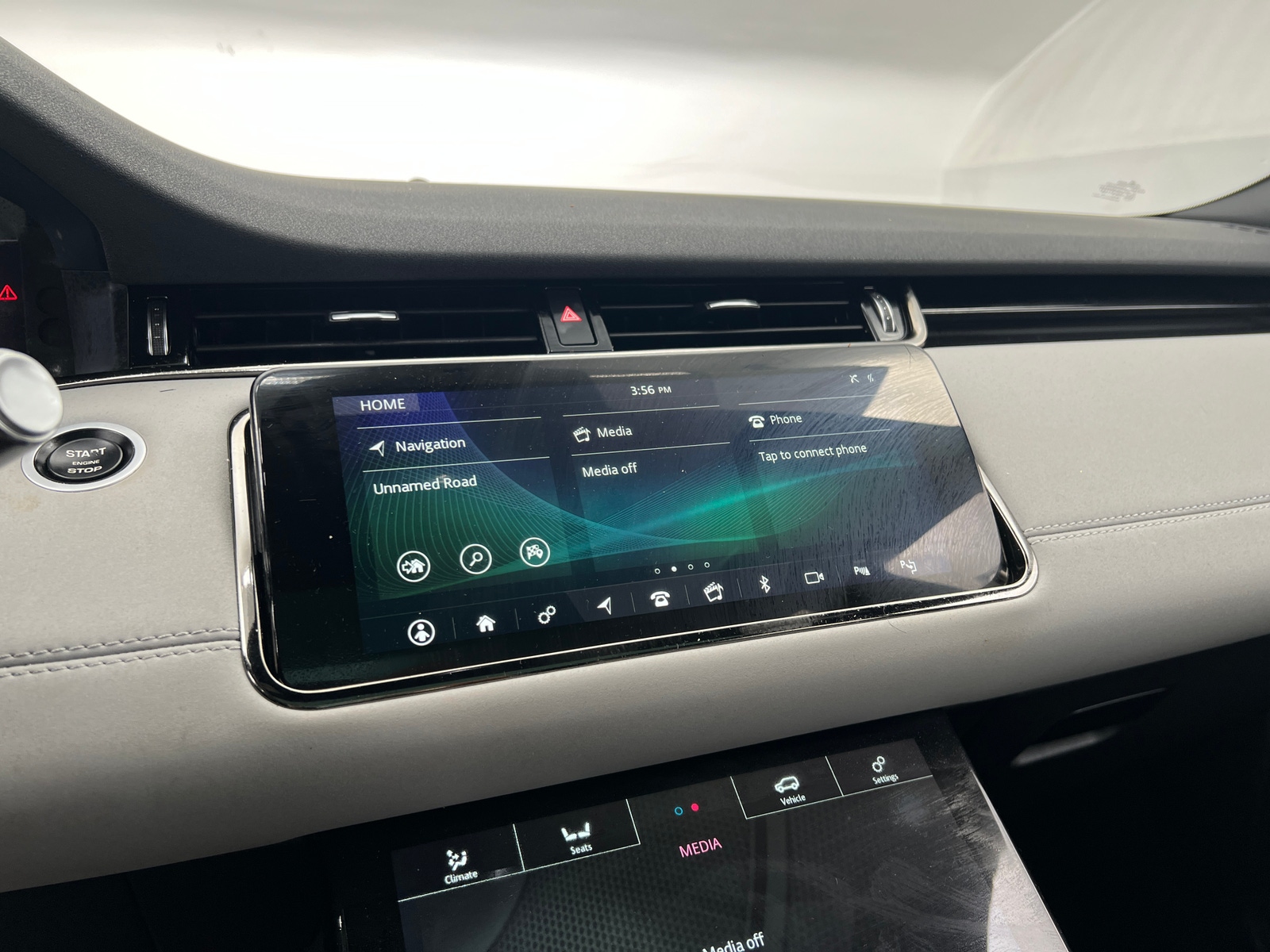 Thumbnail: 2020 Land Rover Range Rover Evoque - 3