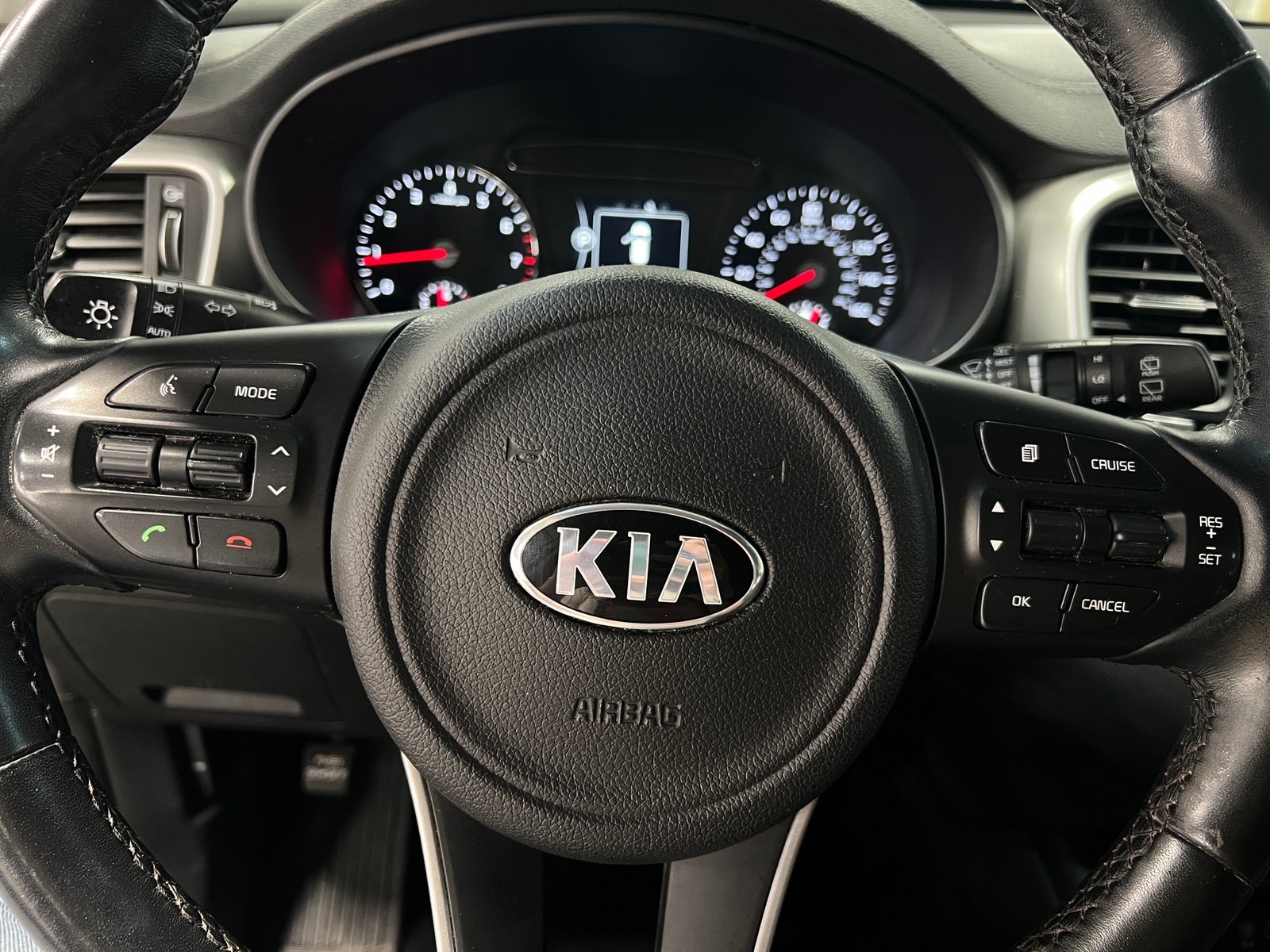 Thumbnail: 2017 Kia Sorento - 4