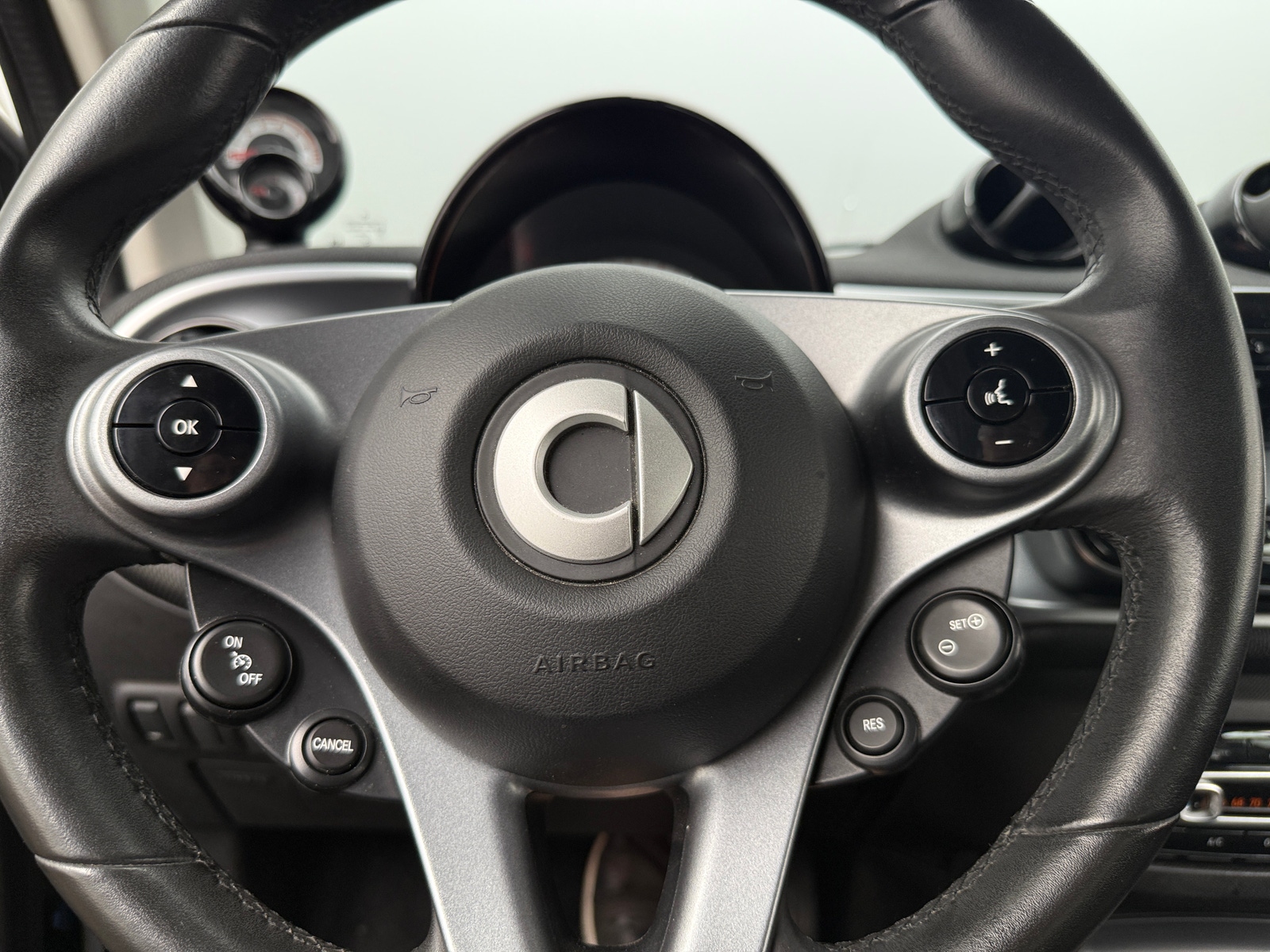 Thumbnail: 2016 smart fortwo - 5