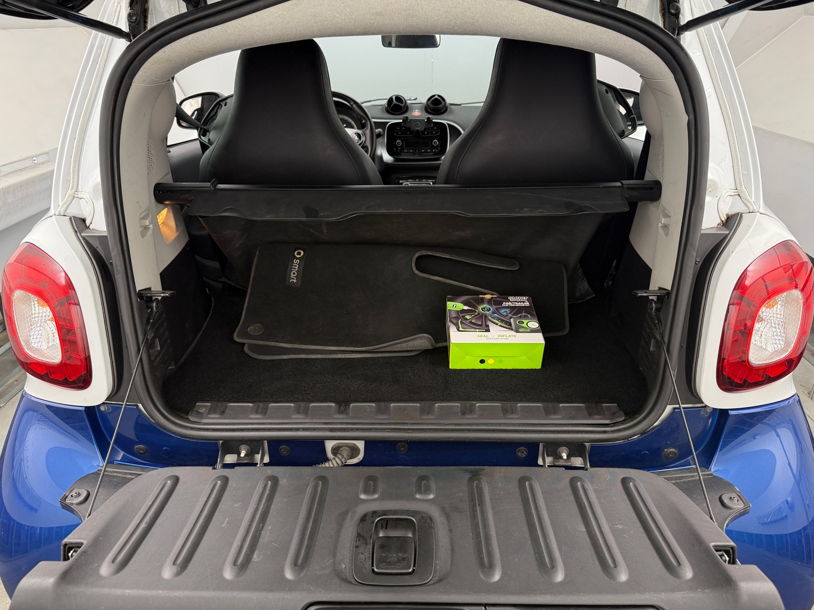 Thumbnail: 2016 smart fortwo - 6