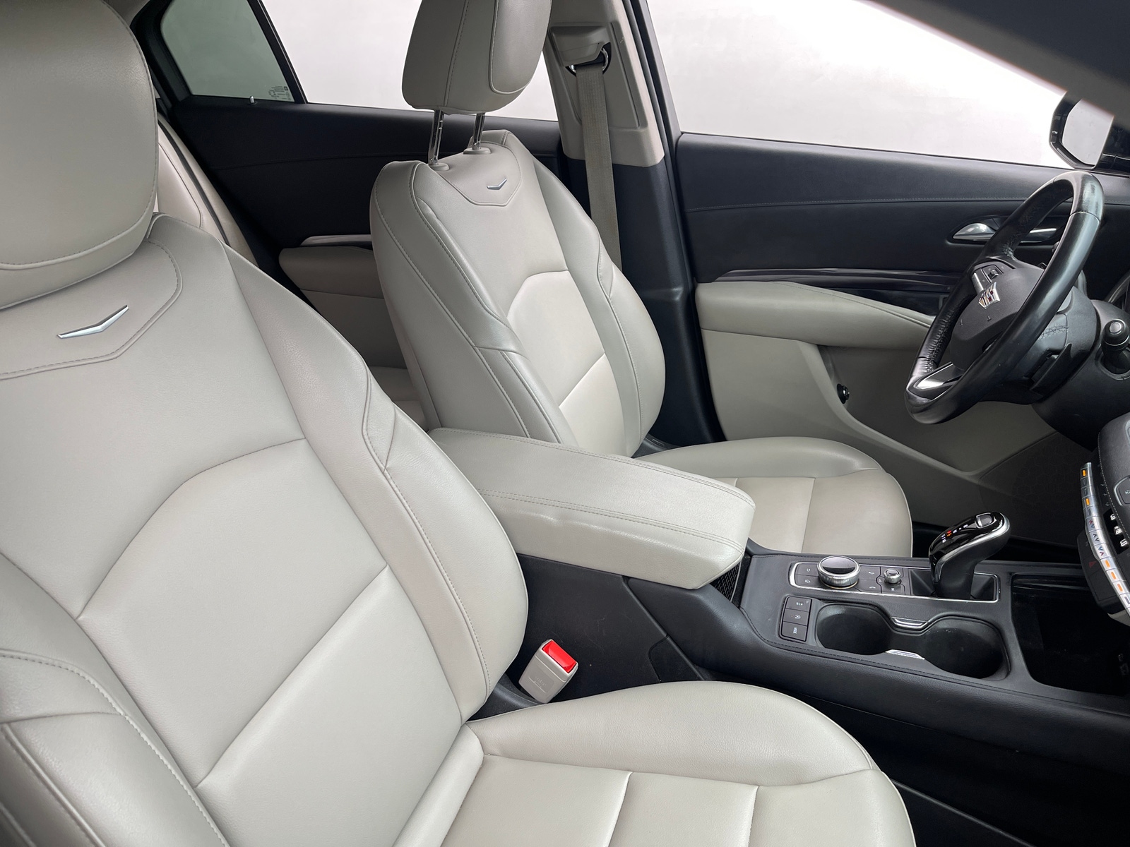 Thumbnail: 2021 Cadillac XT4 - 2