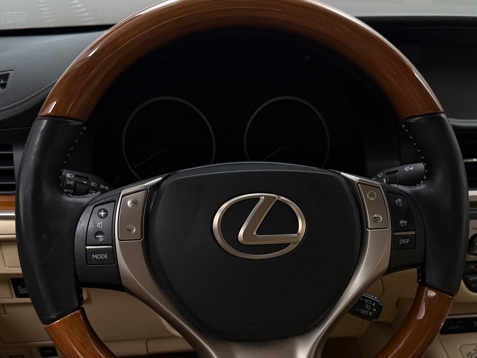 Thumbnail: 2013 Lexus ES - 4