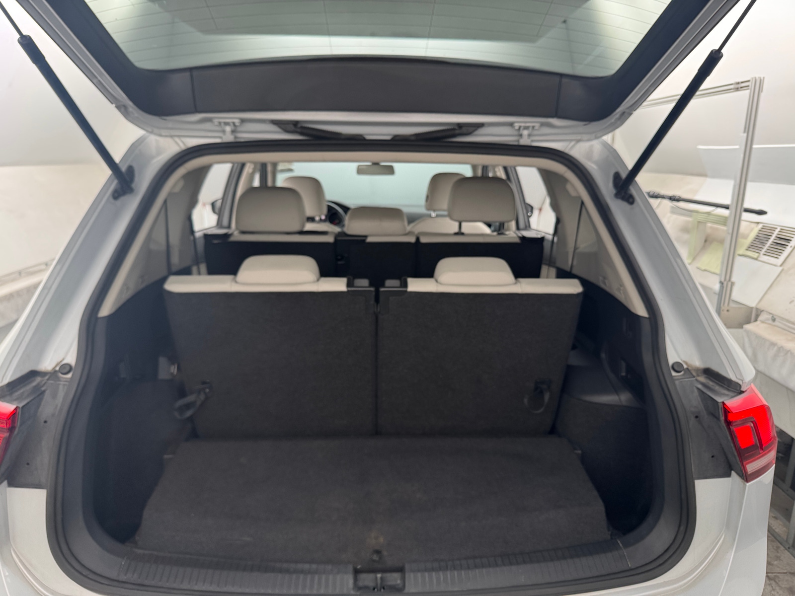 Thumbnail: 2019 Volkswagen Tiguan - 6