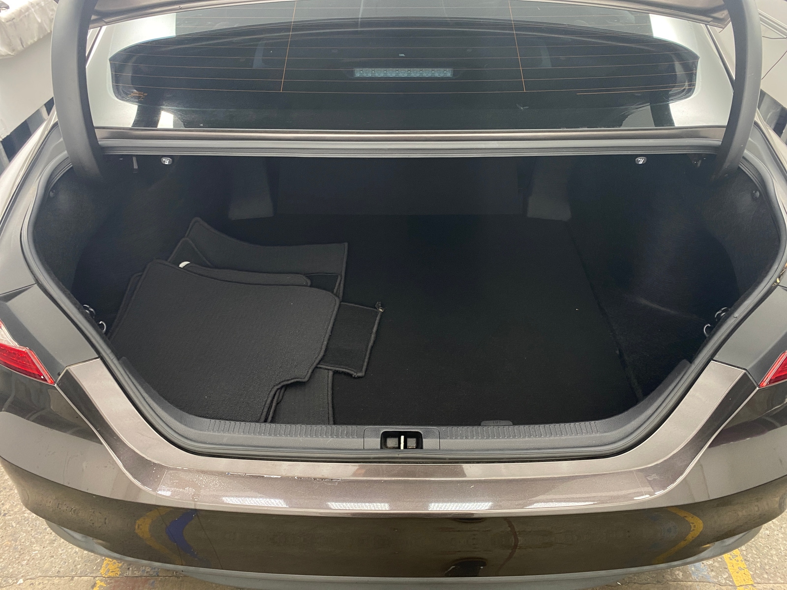 Thumbnail: 2019 Toyota Camry - 6