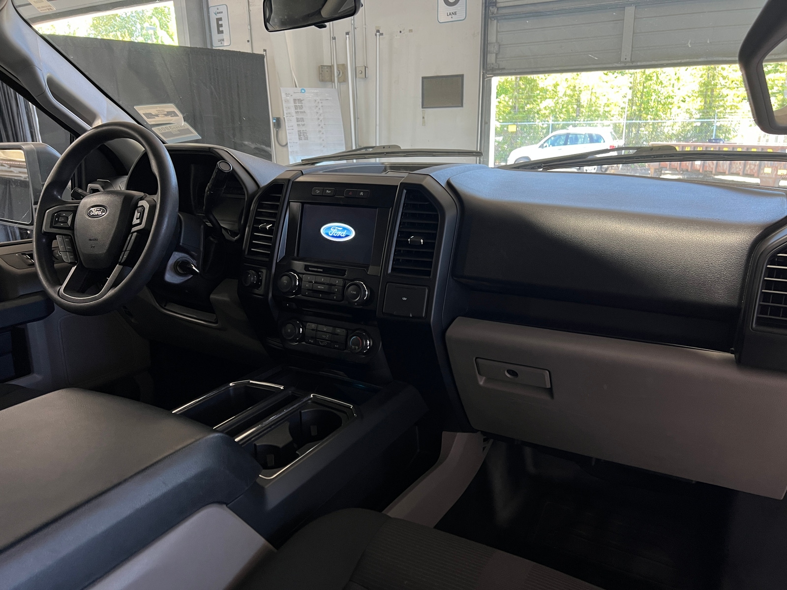 Thumbnail: 2017 Ford Econoline - 3