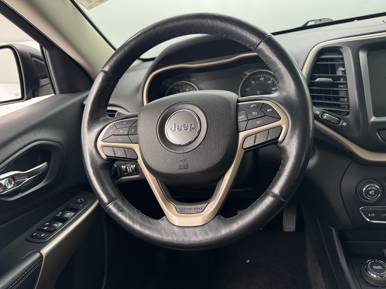 Thumbnail: 2018 Jeep Cherokee - 4
