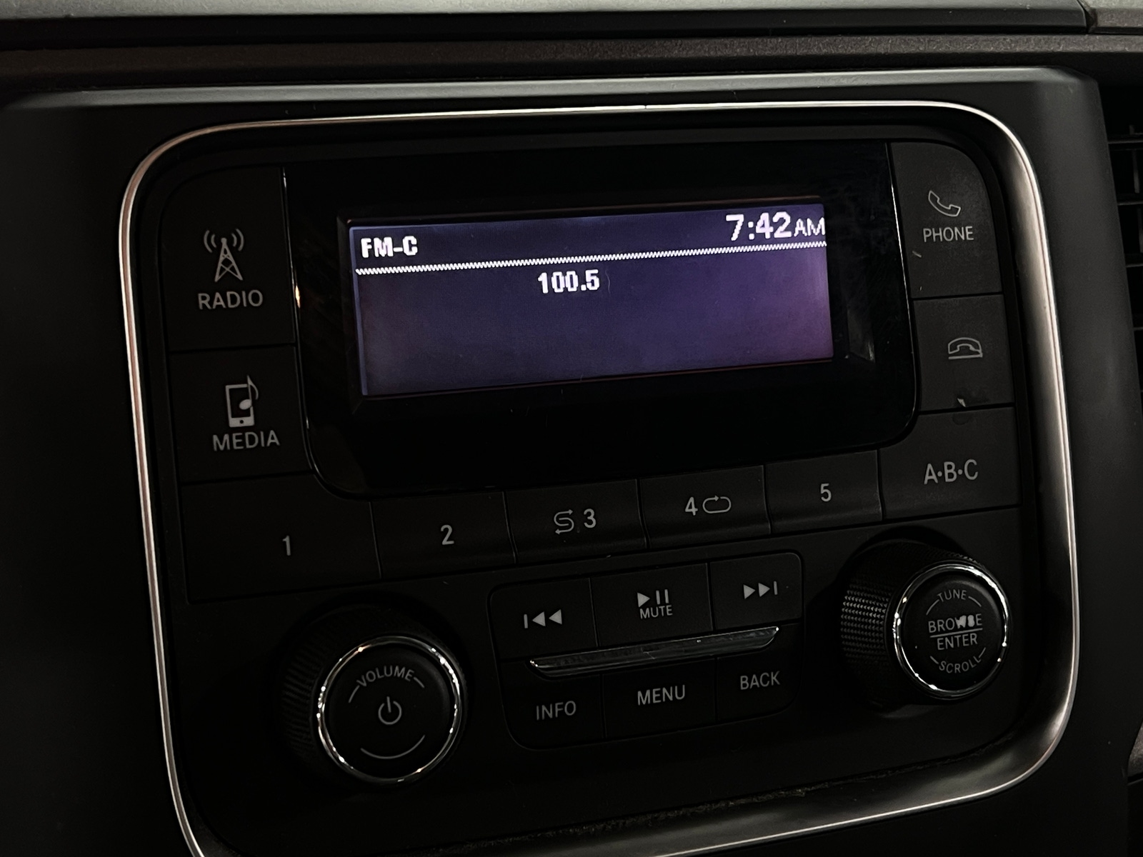 Thumbnail: 2019 RAM 1500 Classic - 3