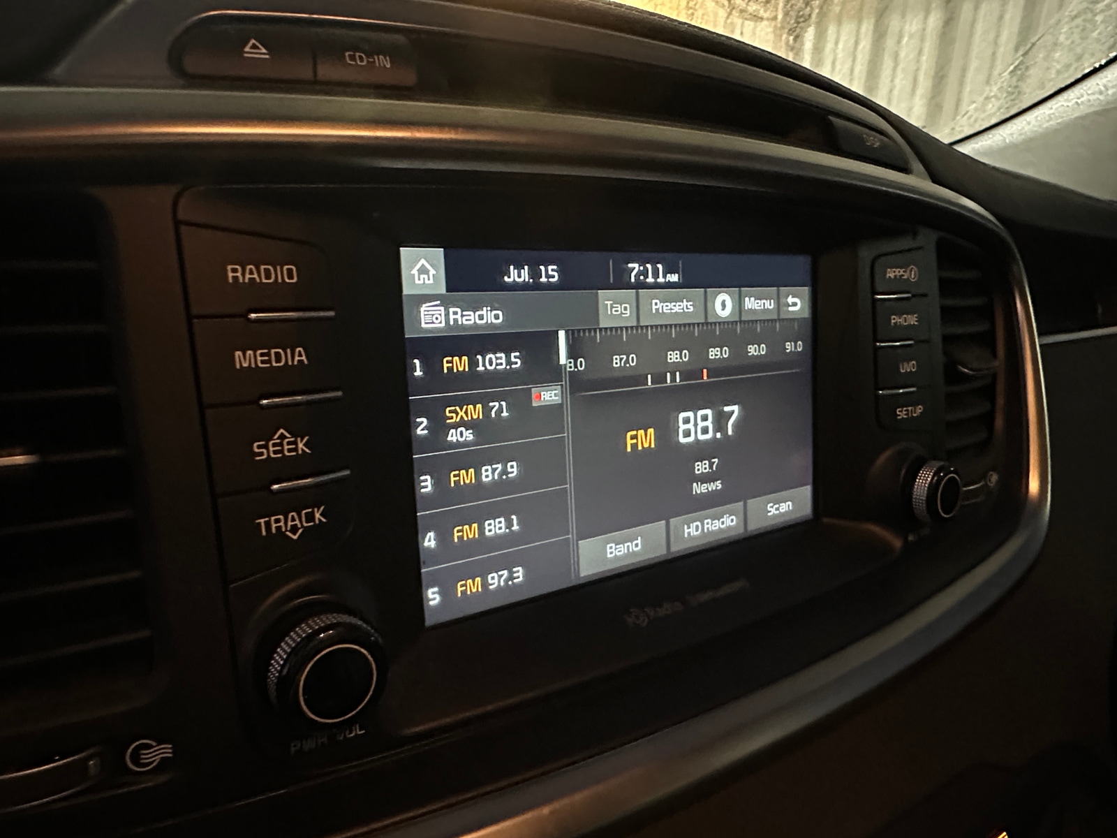 Thumbnail: 2017 Kia Sorento - 3
