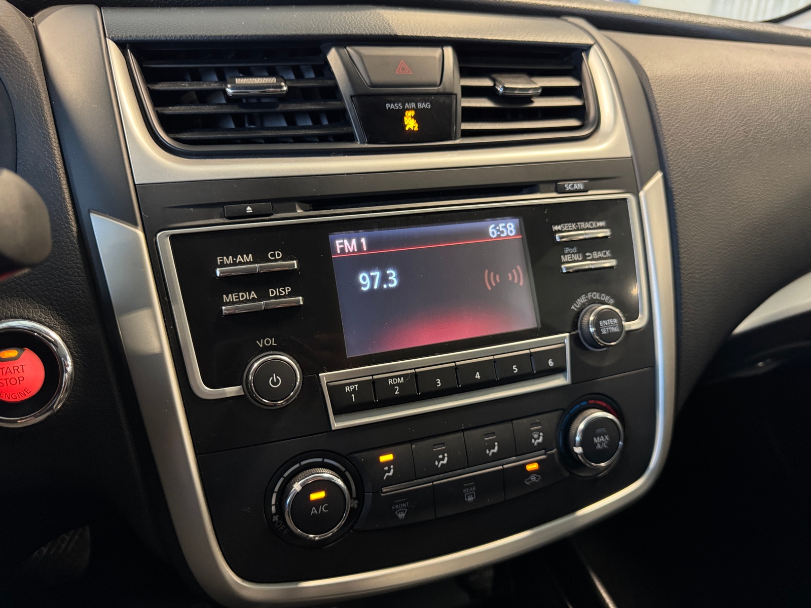 Thumbnail: 2017 Nissan Altima - 4