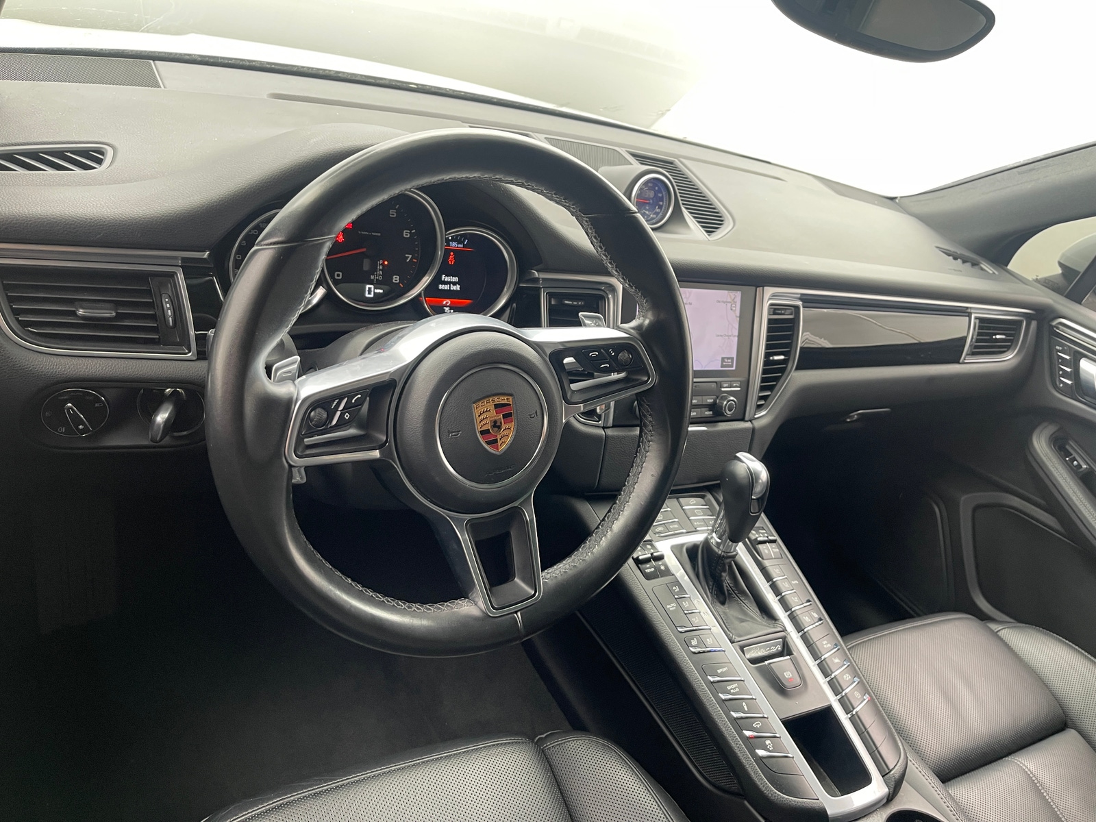 Thumbnail: 2018 Porsche Macan - 2