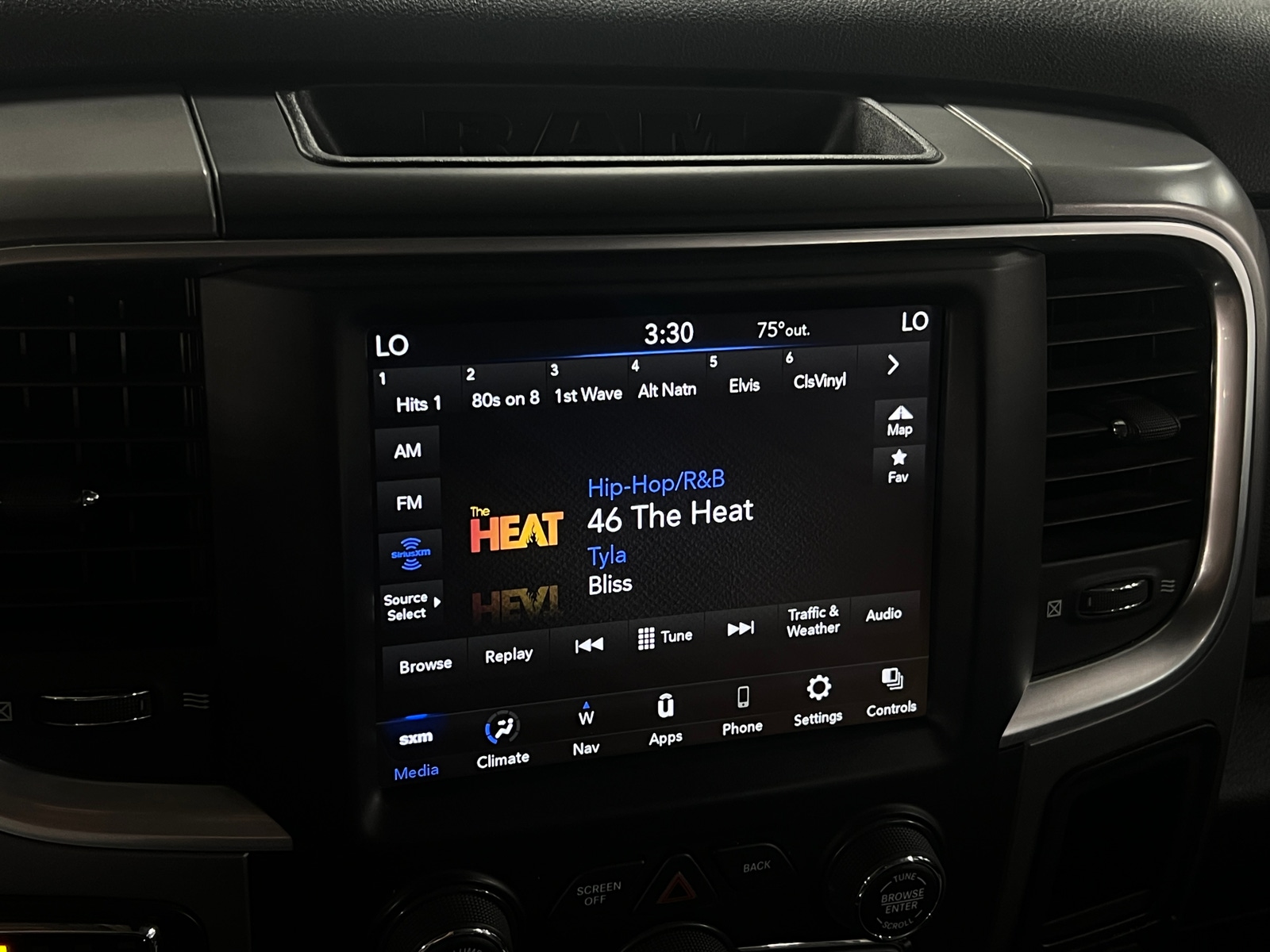 Thumbnail: 2022 RAM 1500 Classic - 4