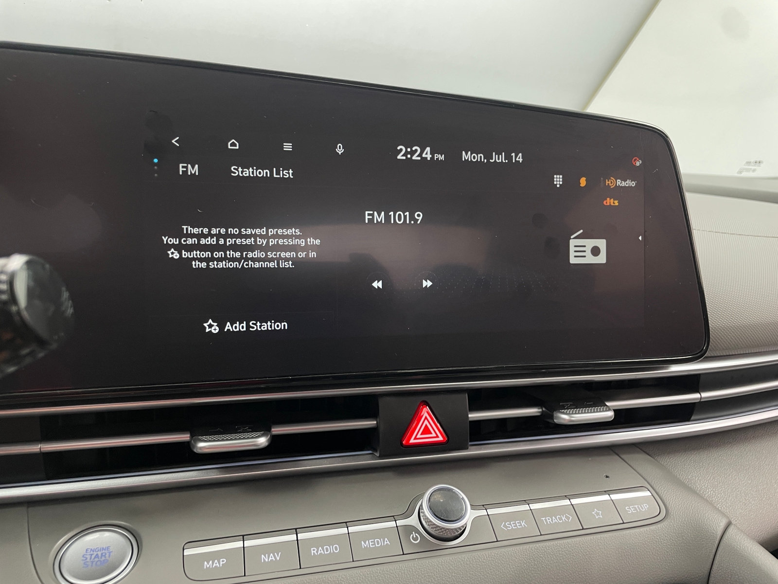 Thumbnail: 2024 Hyundai Elantra - 4