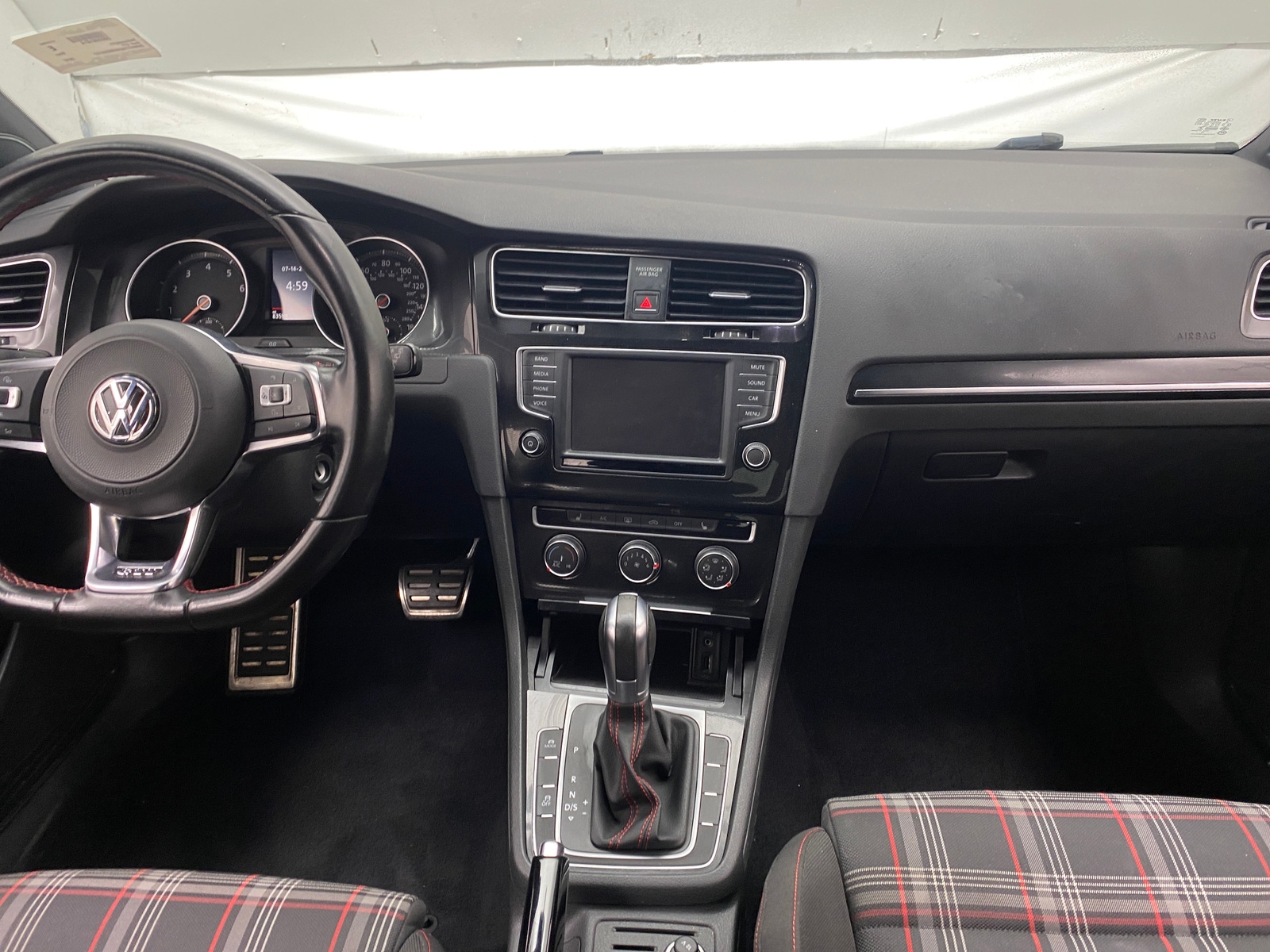 Thumbnail: 2017 Volkswagen Golf - 3