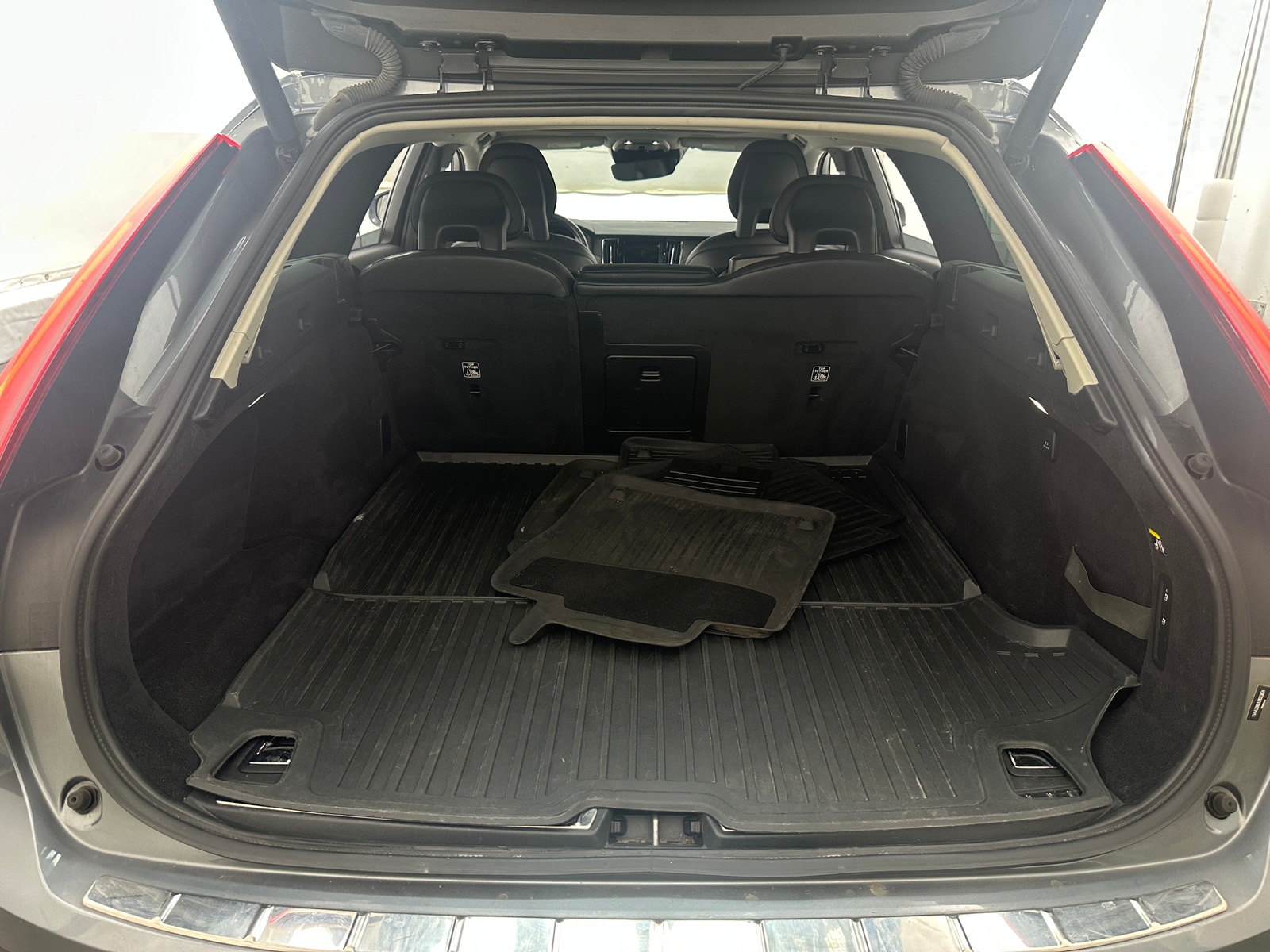 Thumbnail: 2018 Volvo V90 - 6
