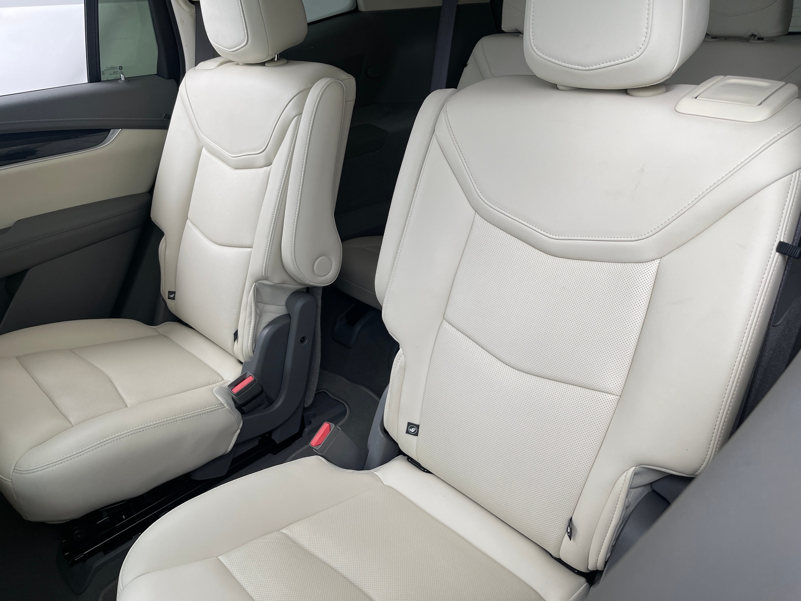 Thumbnail: 2022 Cadillac XT6 - 5