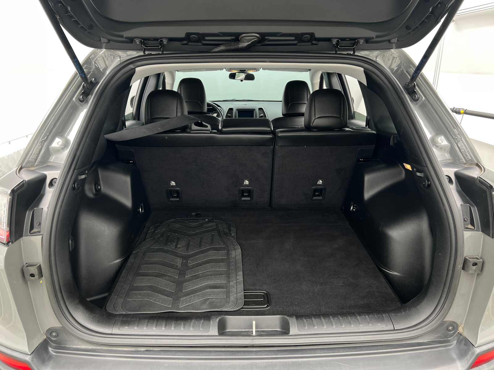 Thumbnail: 2020 Jeep Cherokee - 6