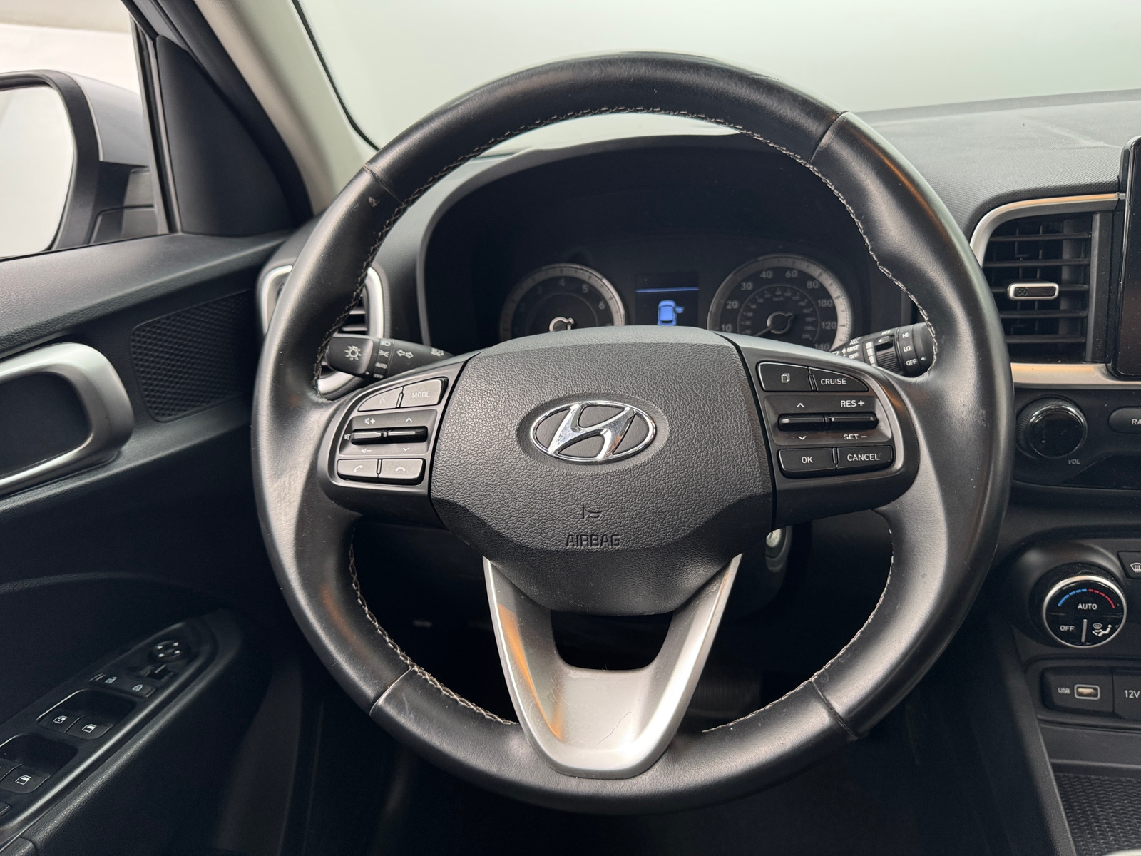 Thumbnail: 2022 Hyundai Venue - 5