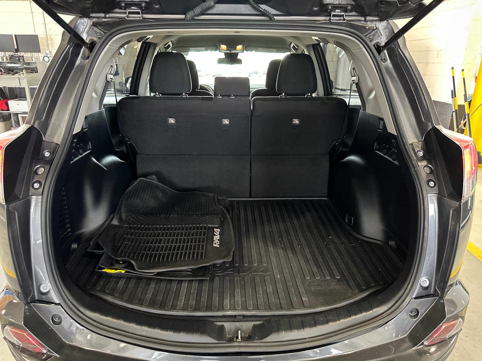 Thumbnail: 2018 Toyota RAV4 - 7