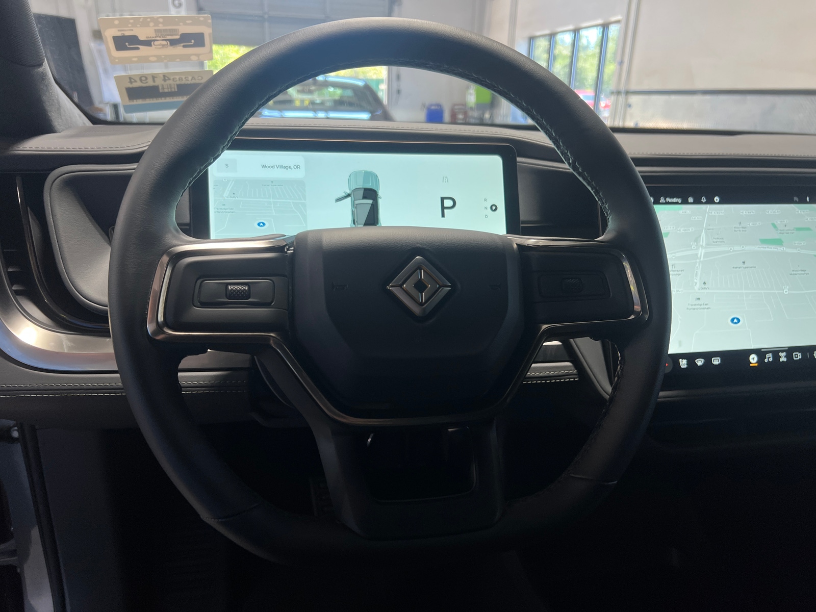 Thumbnail: 2025 Rivian R1S - 4