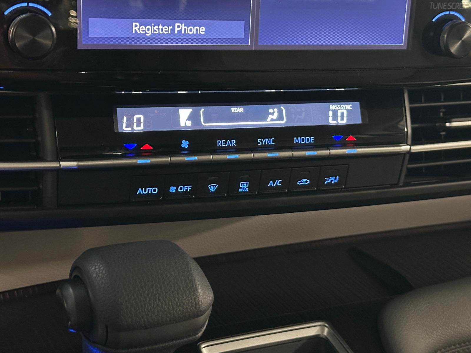 Thumbnail: 2022 Toyota Sienna - 4