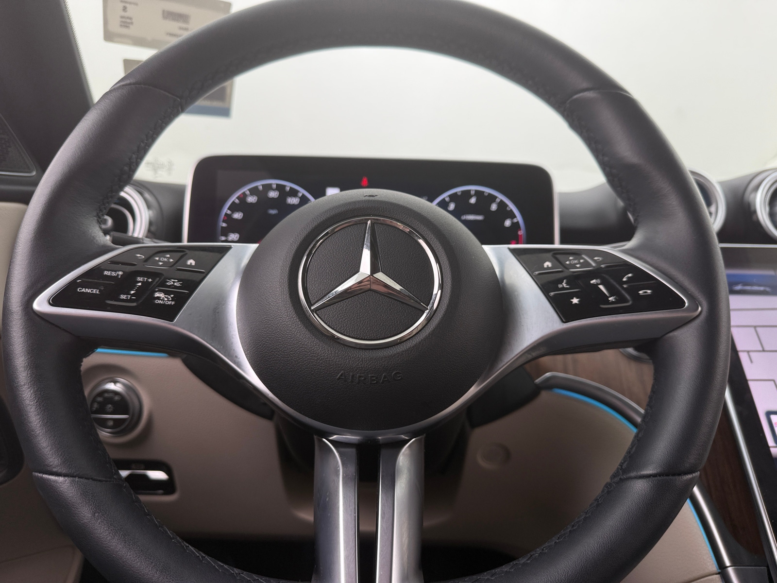 Thumbnail: 2023 Mercedes-Benz C-Class - 4