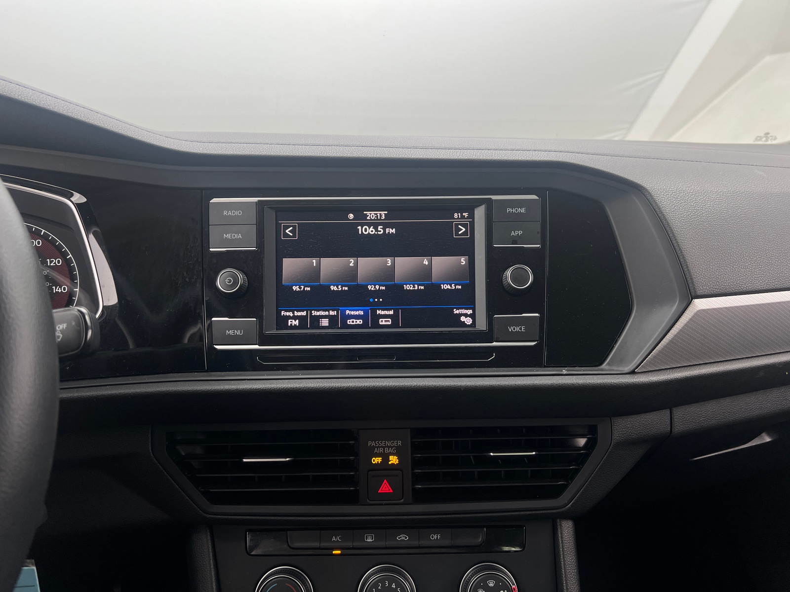 Thumbnail: 2021 Volkswagen Jetta - 4
