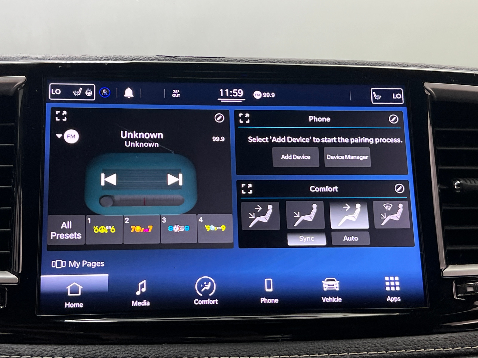 Thumbnail: 2021 Chrysler Pacifica - 3