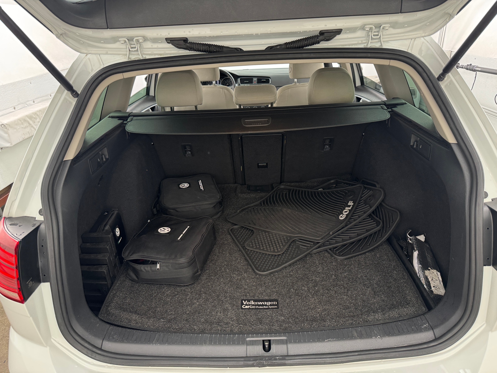 Thumbnail: 2019 Volkswagen e-Golf - 7