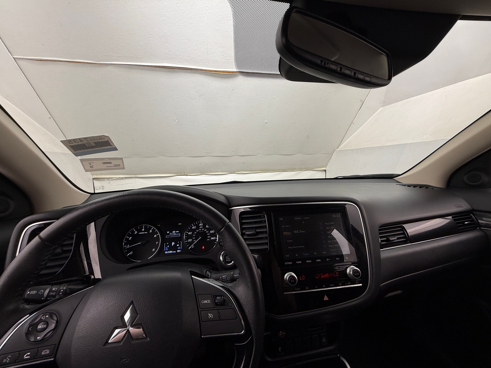Thumbnail: 2020 Mitsubishi Outlander - 3
